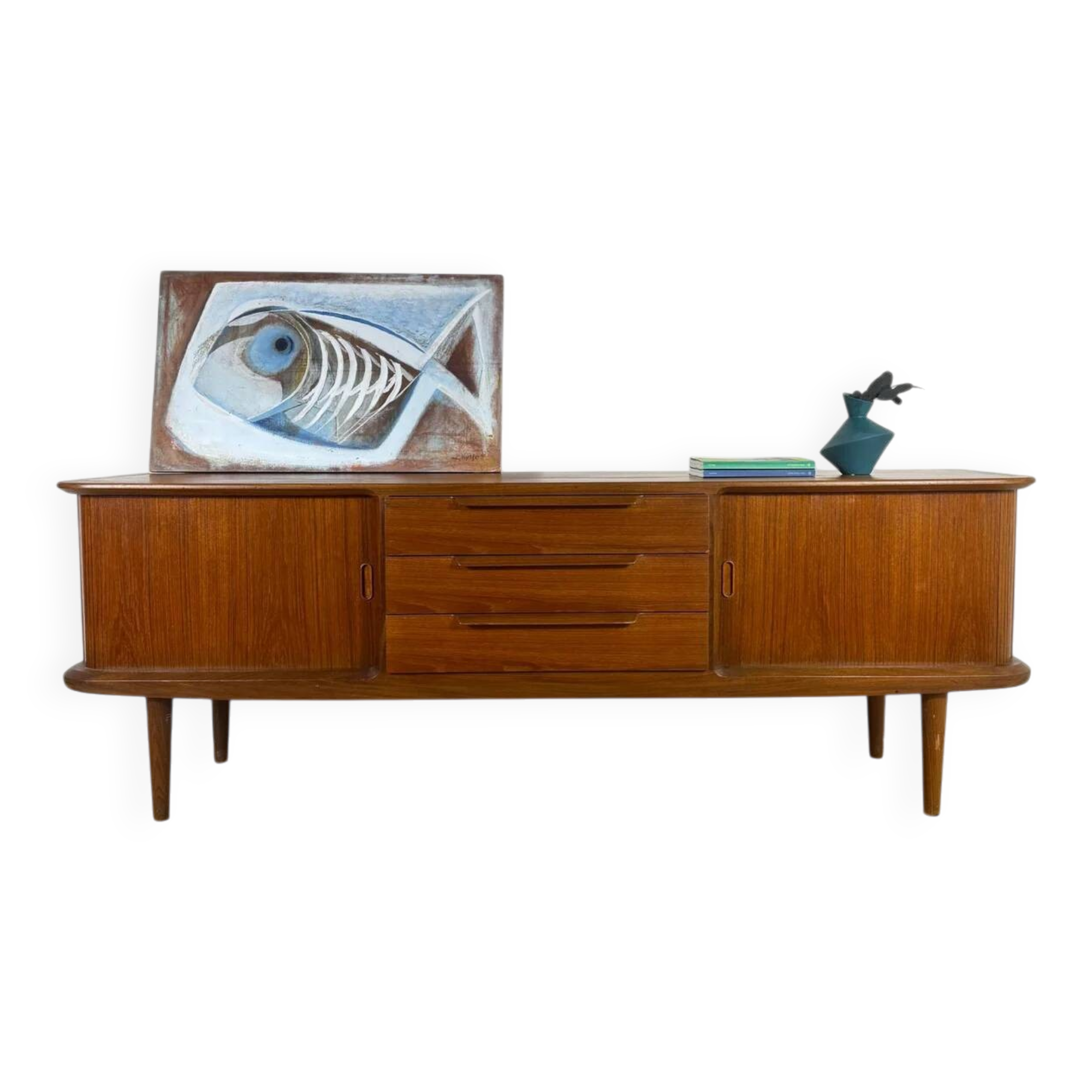 Vintage teak sideboard with rounded edges and sliding doors – mid-century Scandinavian design.