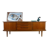 Vintage teak sideboard with rounded edges and sliding doors – mid-century Scandinavian design.