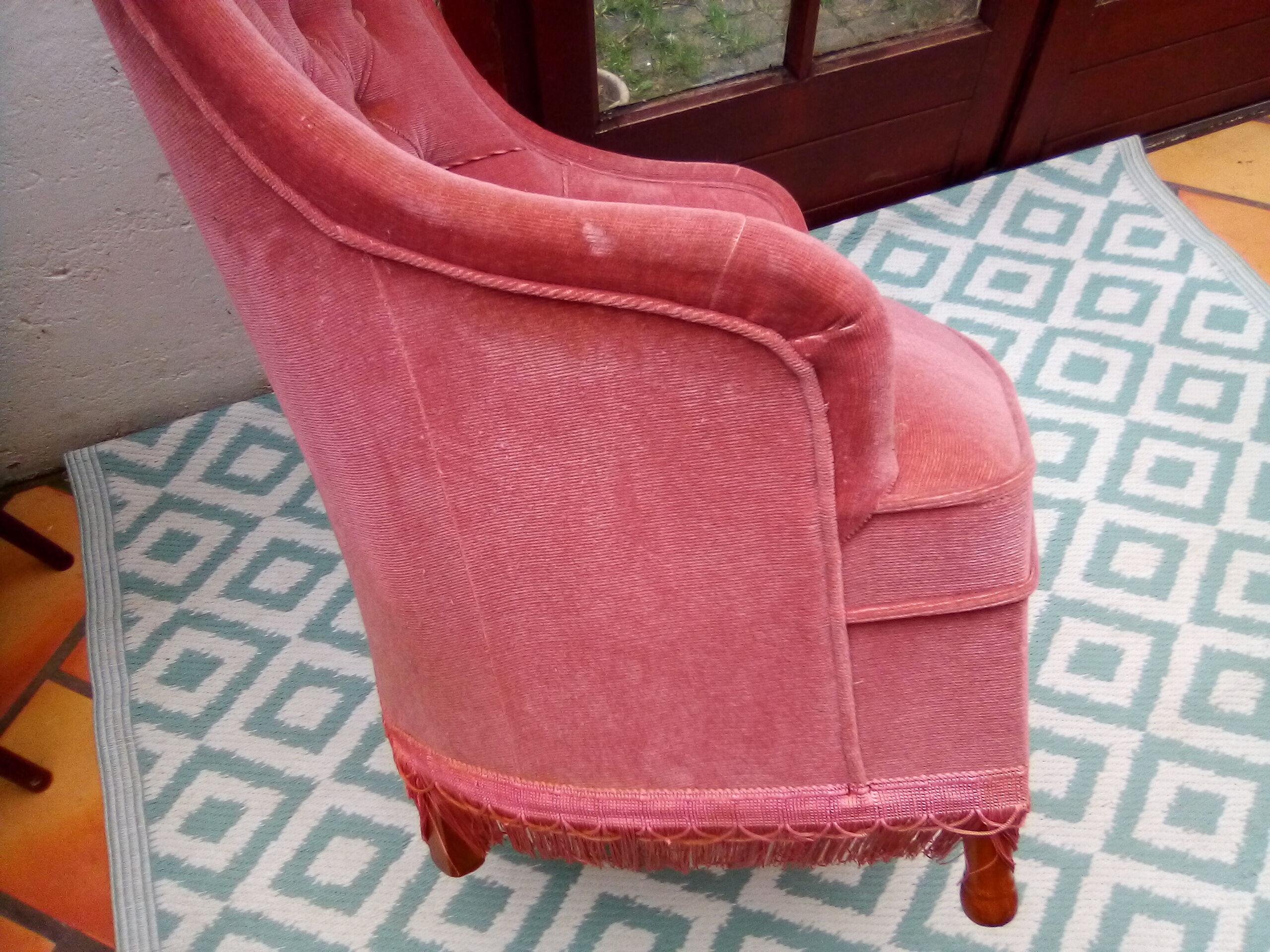 Pink velvet padded toad chair