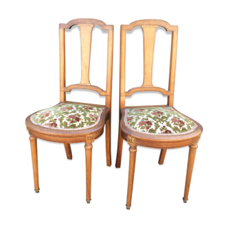 Chaises raquettes duo capitonnées de style Louis XVI d’époque 1920 en noyer.