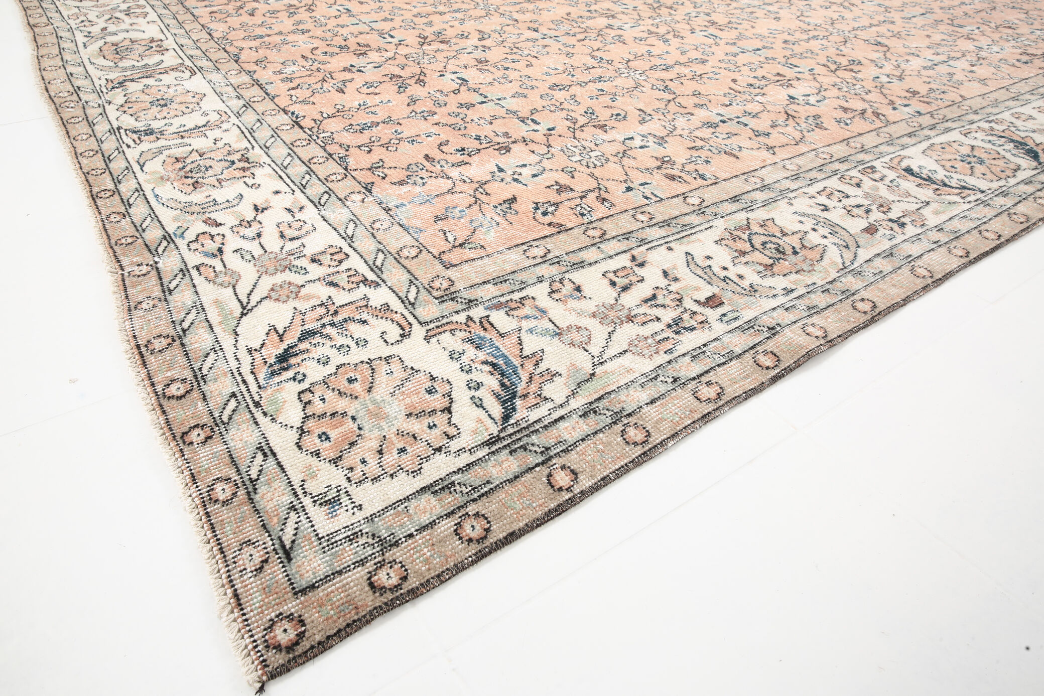 Oversize salmon rug 326x224cm