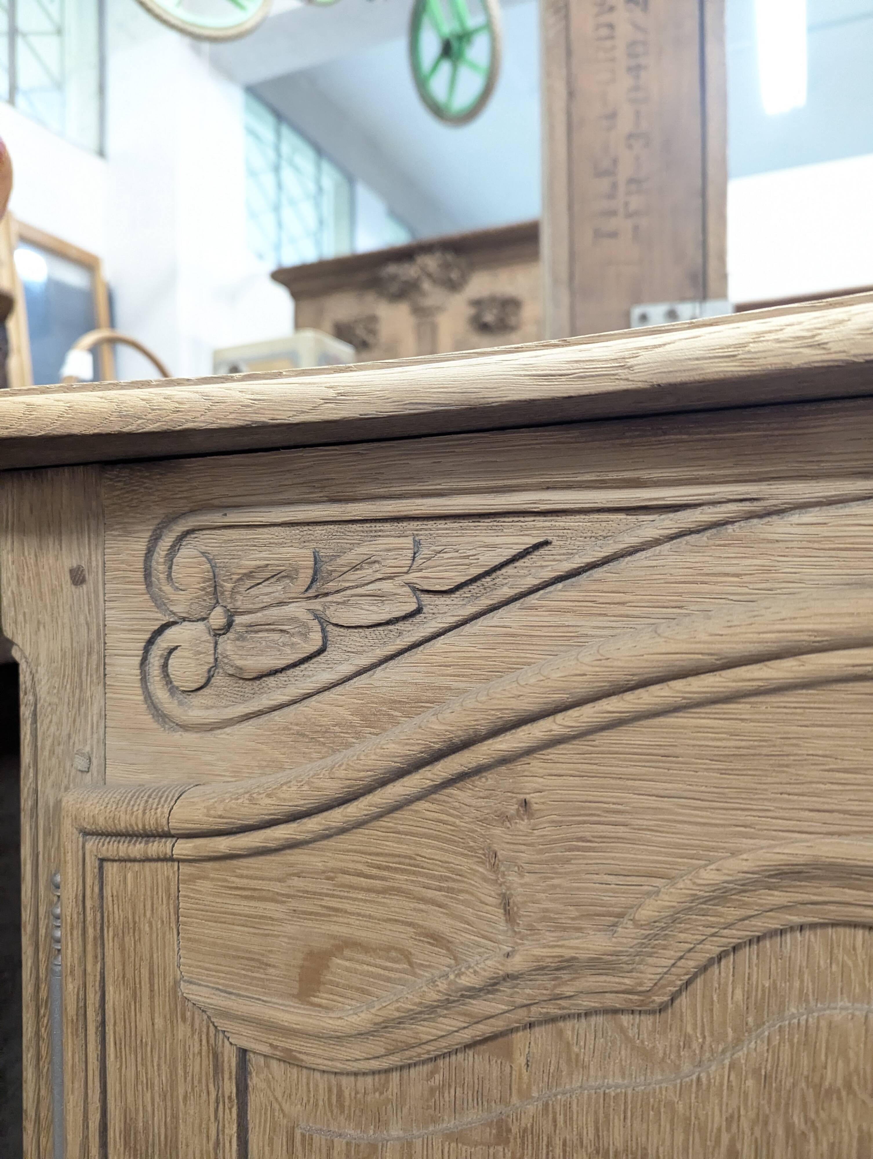 Striped oak buffet in Louis XV style