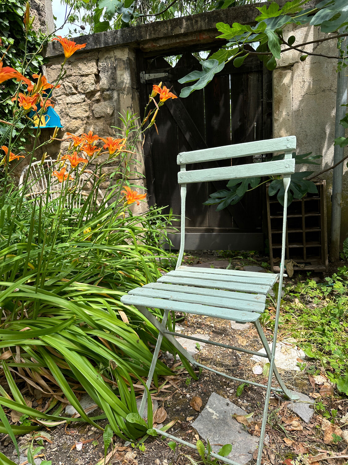 Almond green metal garden furniture