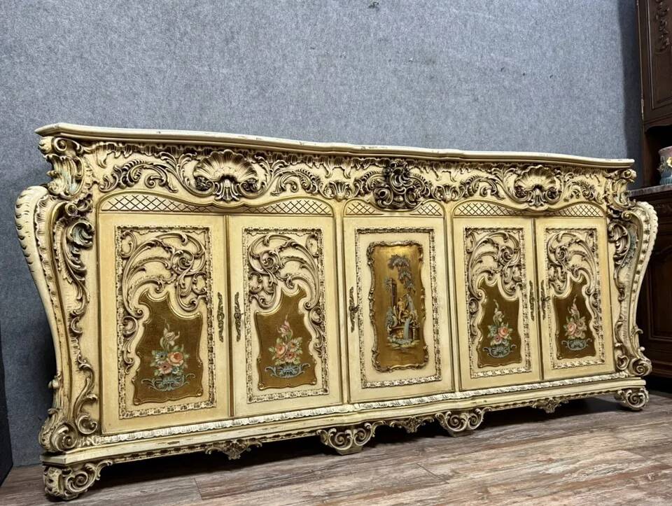 Louis XV Baroque Venetian curved sideboard in lacquered, painted and gilded wood