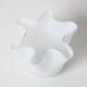 petit vase mouchoir en opaline blanche