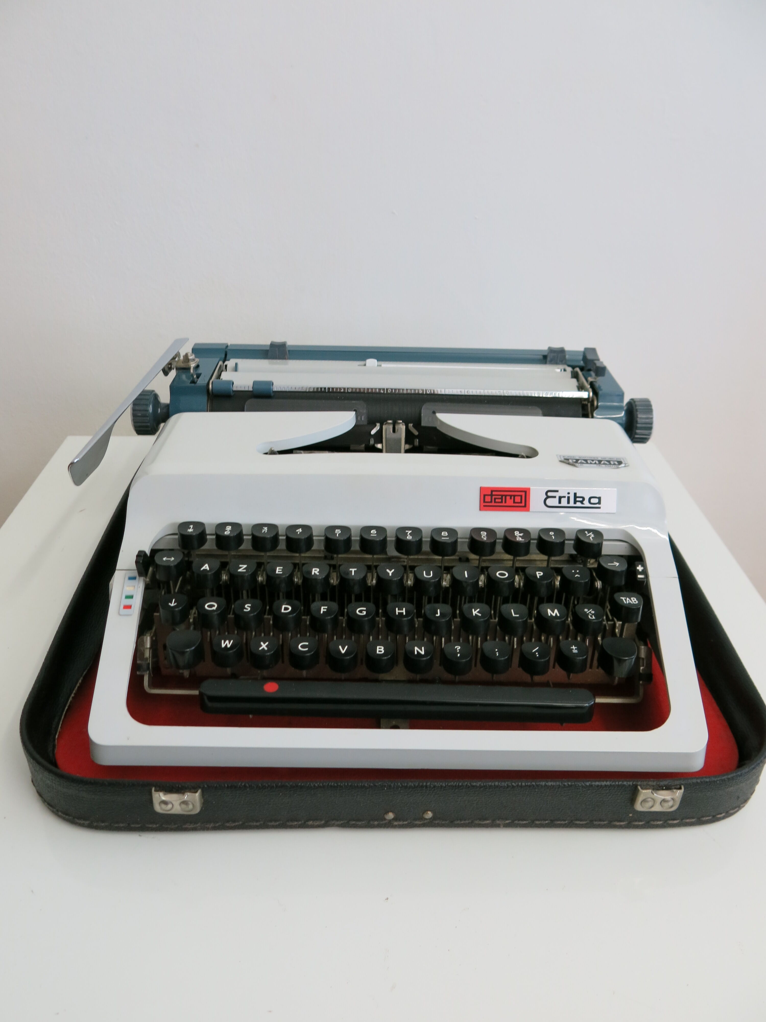 Typewriter Daro Erika Model 60