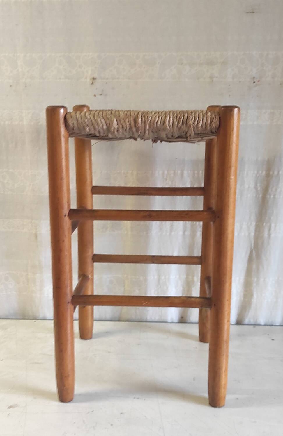 High stool in solid wood and straw - mid. 20th century