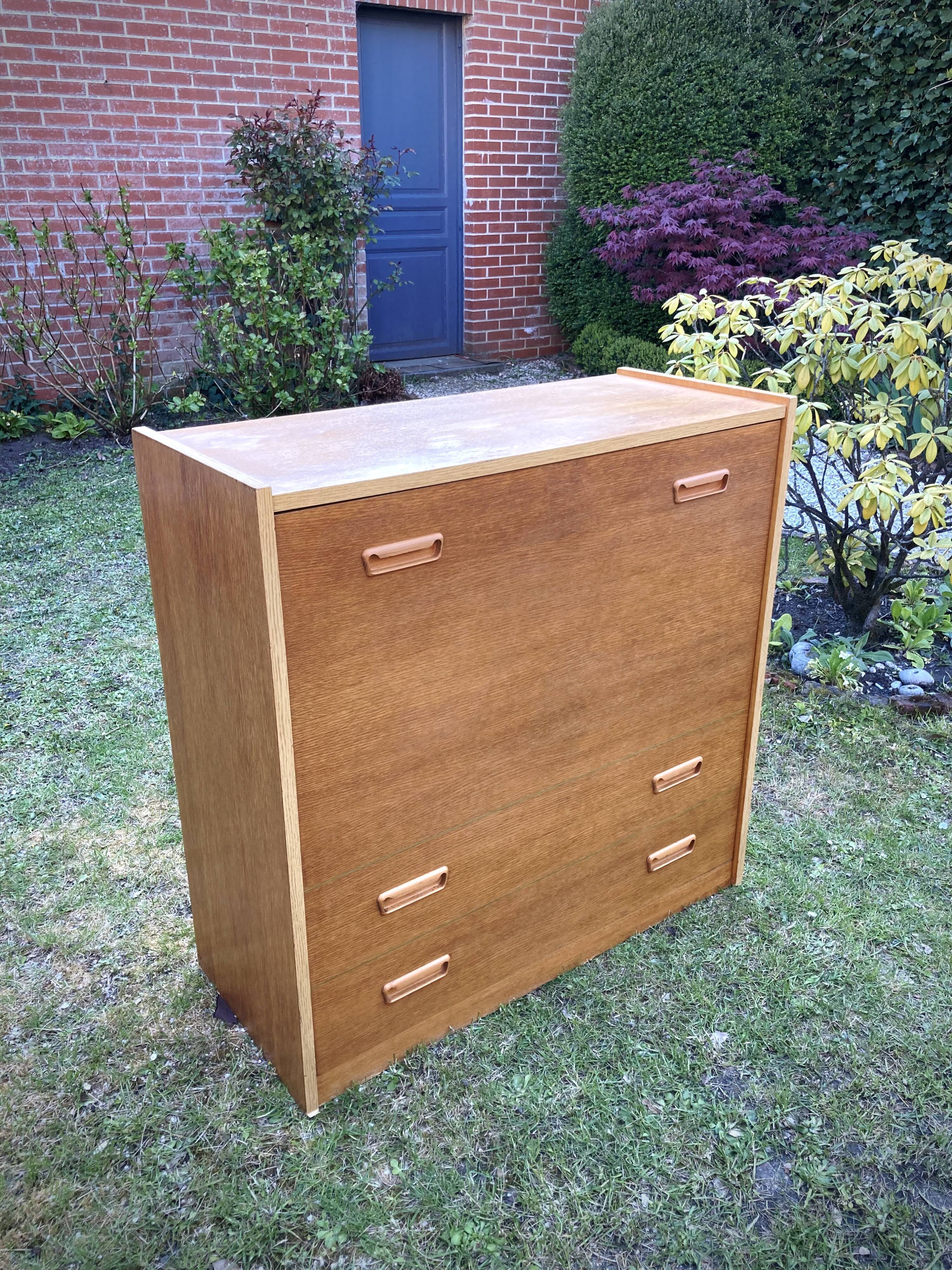Meuble commode à roulette - lit repliable vintage