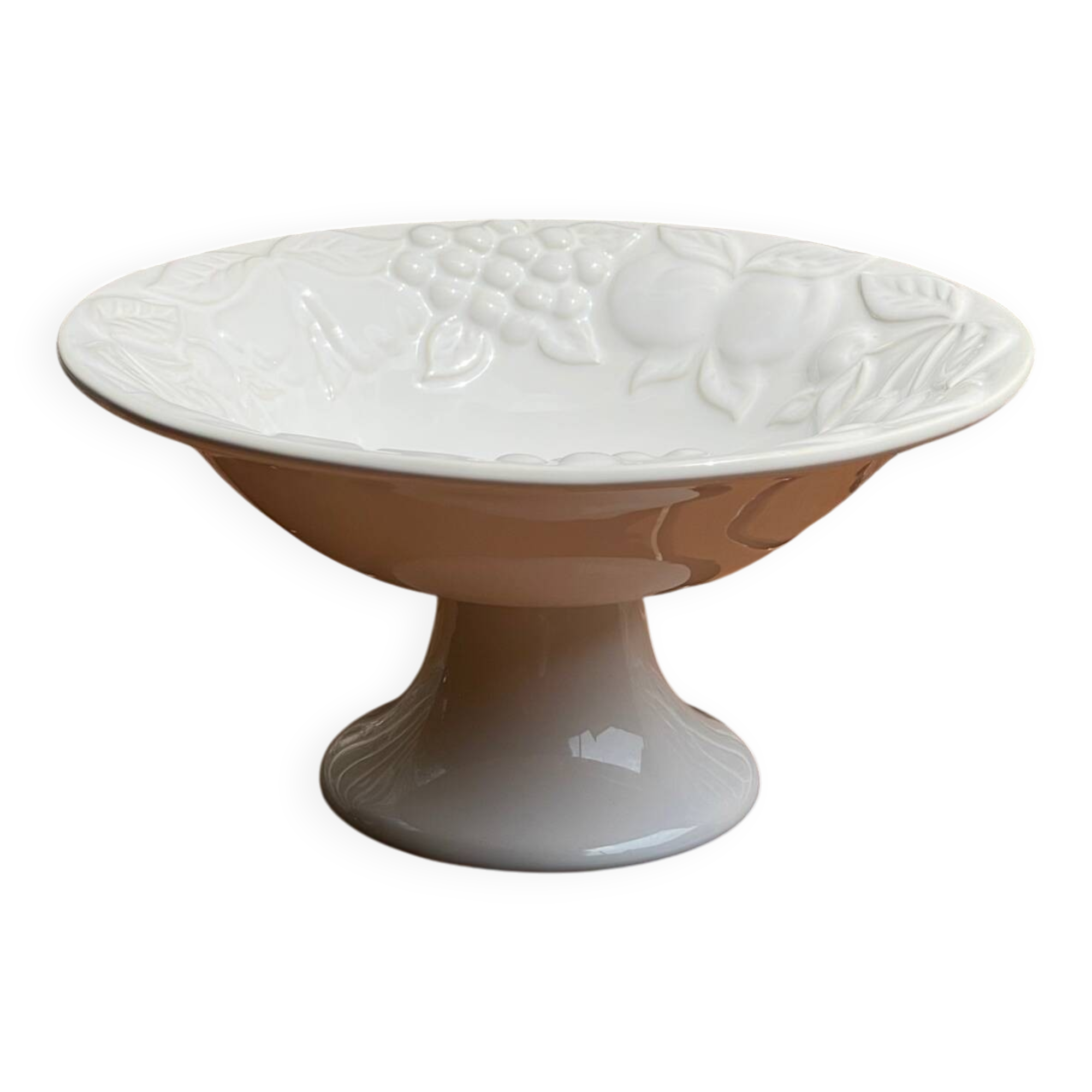 Fruit bowl with slip decoration