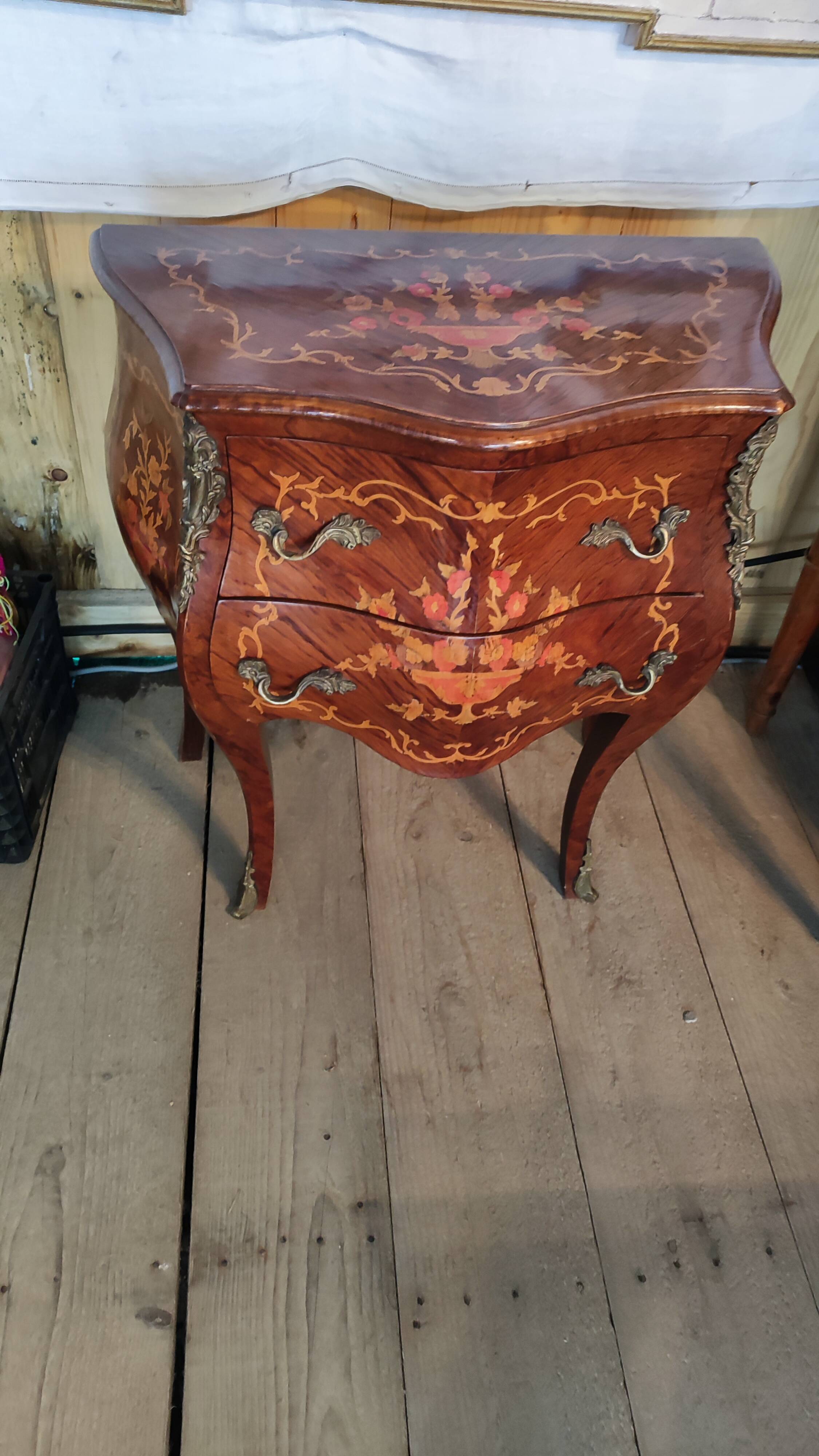 Small inlaid chest of drawers