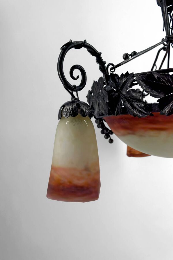 Lustre en fer forgé et pate de verre, Art Deco, Muller Freres, Circa 1920