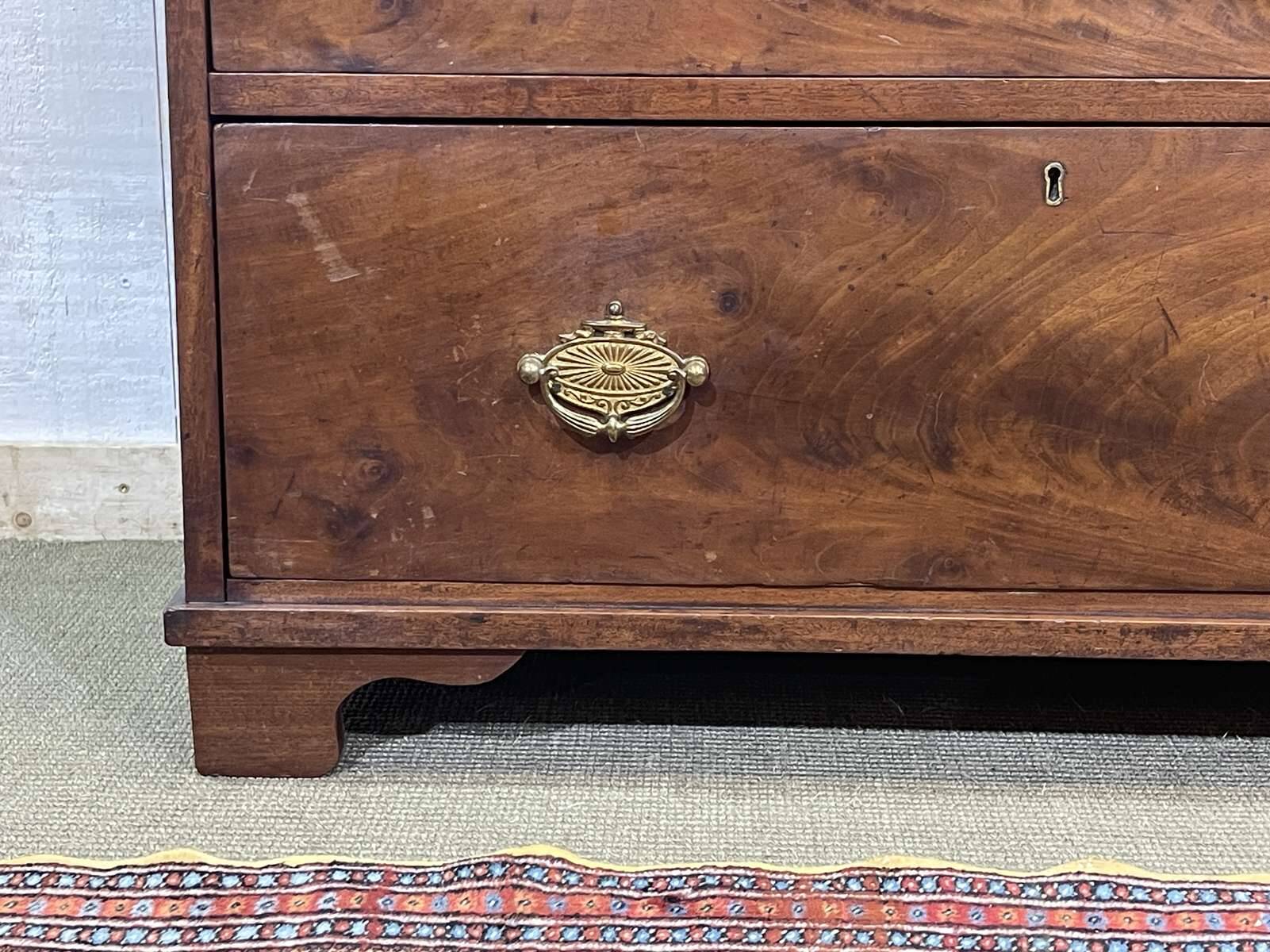 English commode with 3 drawers from the 19th century in mahogany.