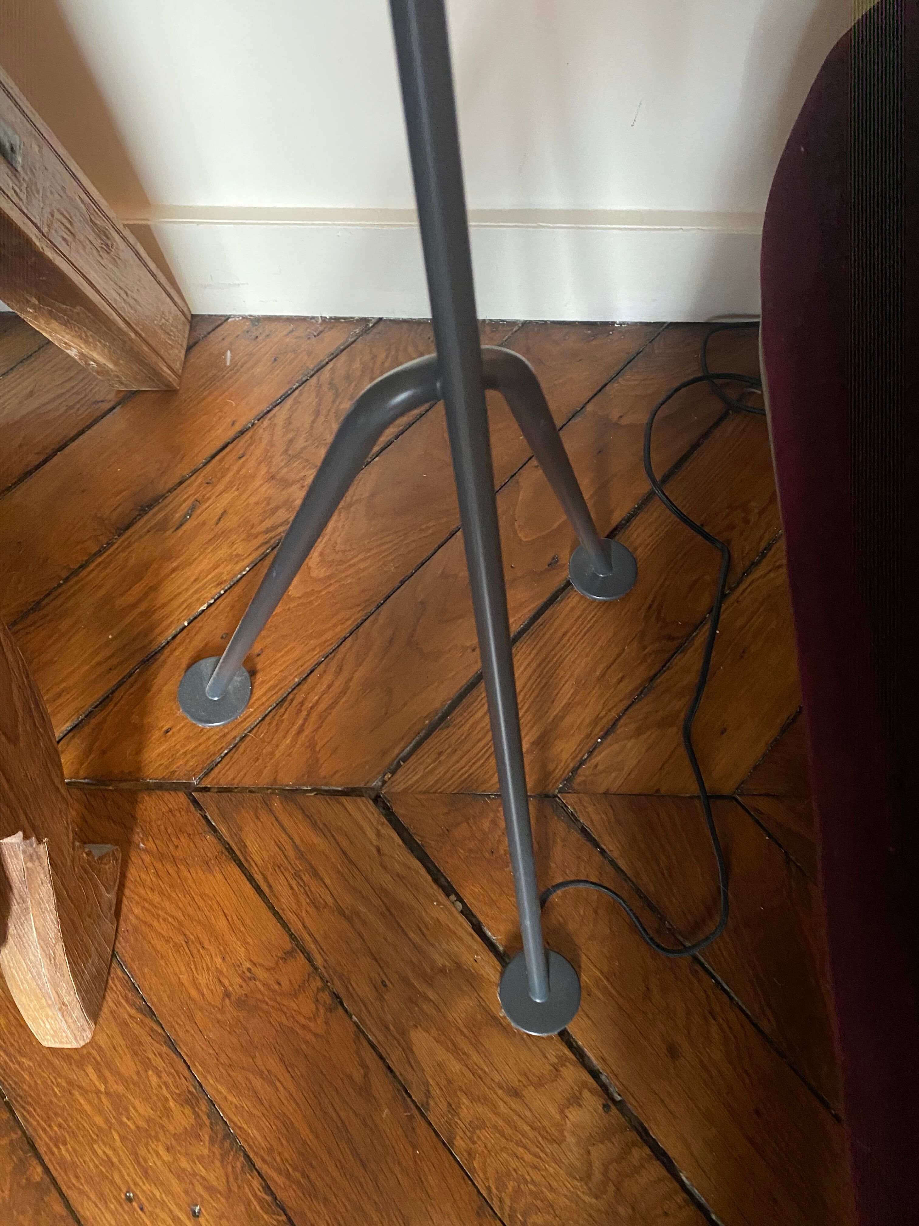 Floor lamp anthracite grey Gubi Grossman Grässhoppa collection