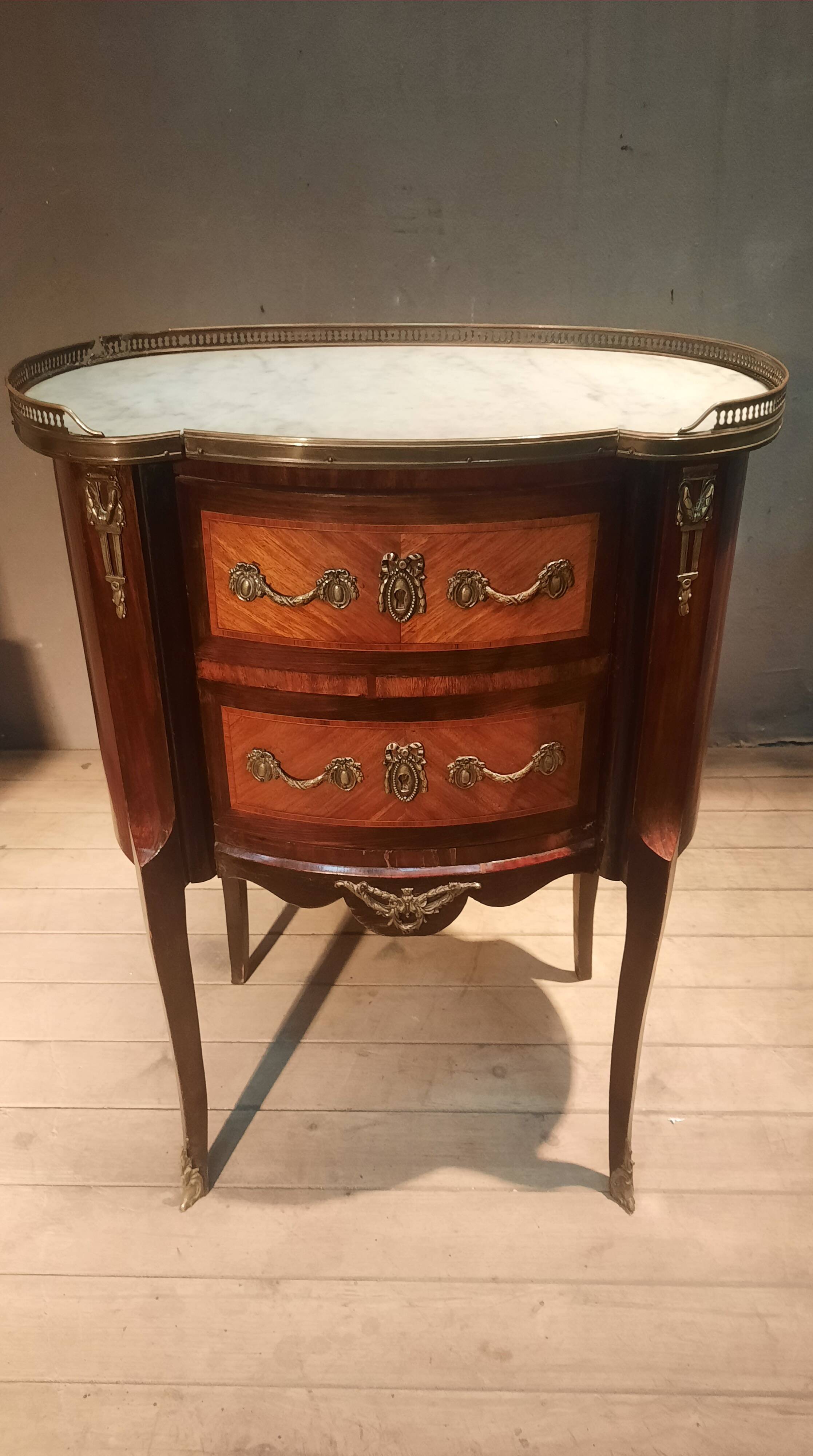 Commode tambour à porte  en plaquage
