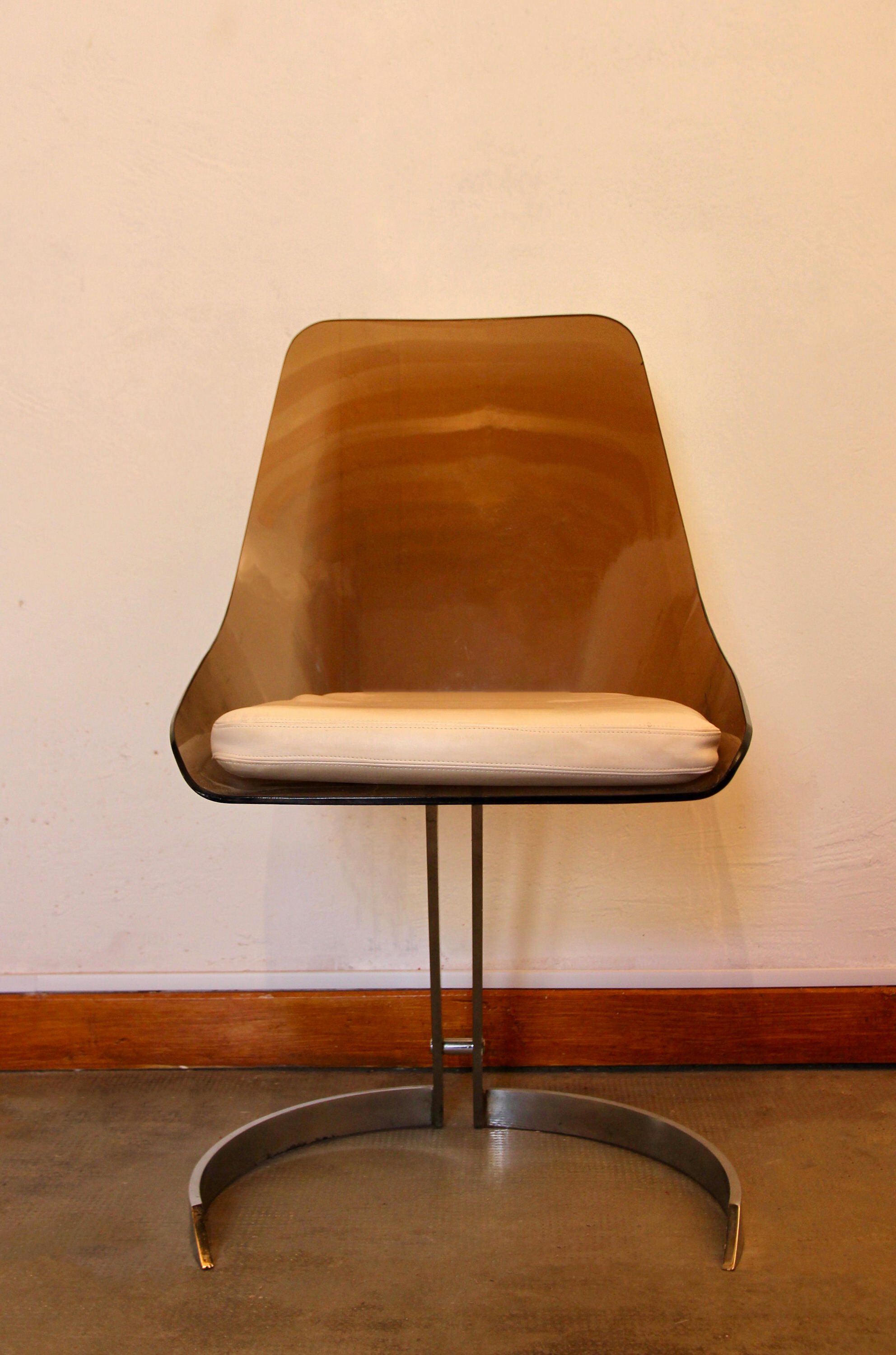 Suite de 4 chaises années 70