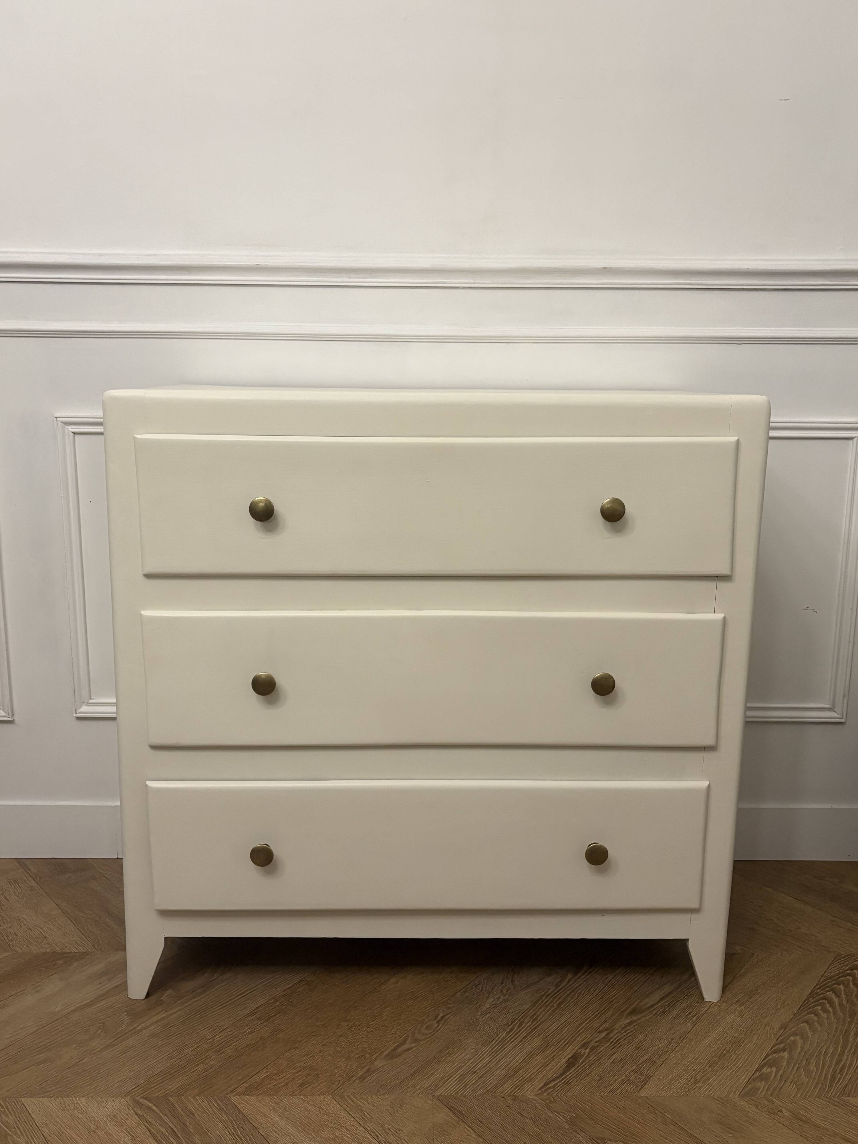 Commode parisienne