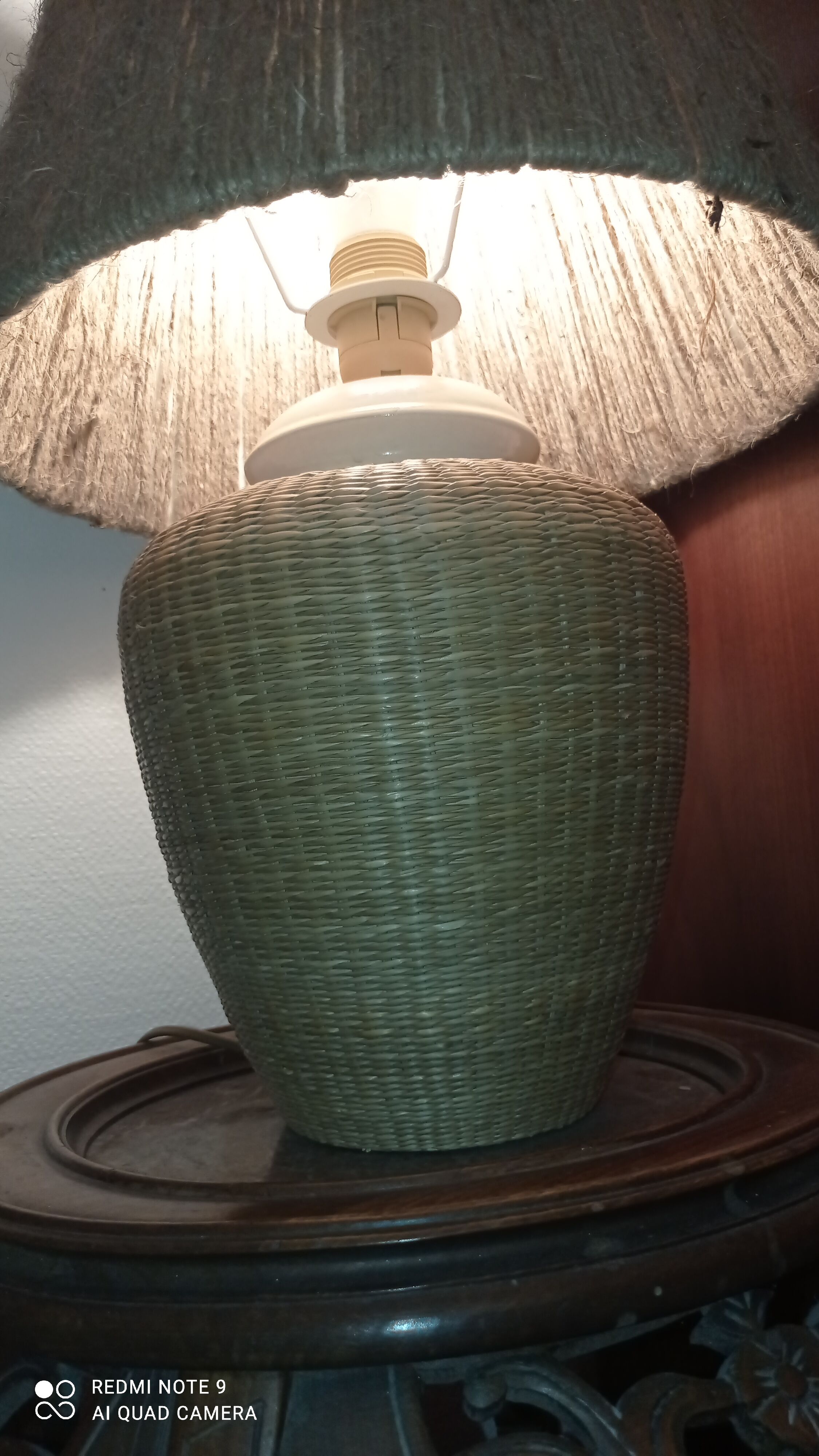 Wicker lamp and rope
