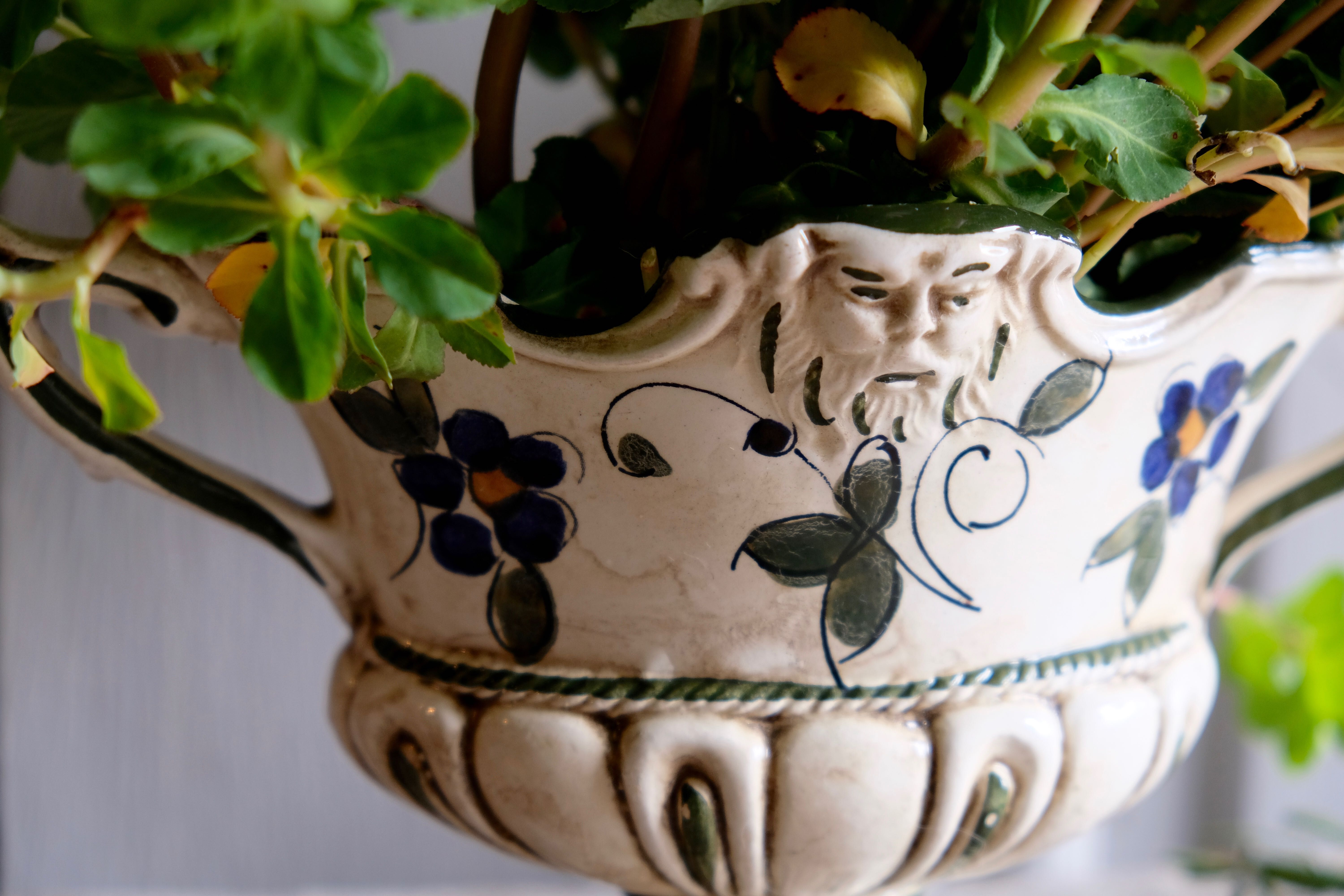 Ceramic pot cover vase Capodimonte, Naples