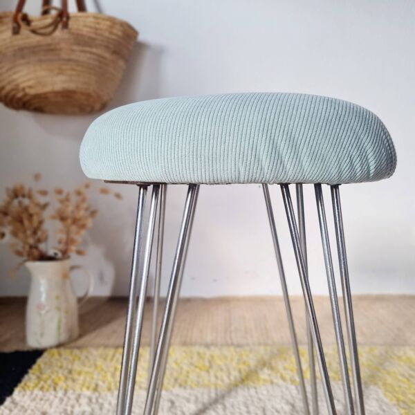 Tabouret vintage années 50, pieds fuseaux en métal et velours