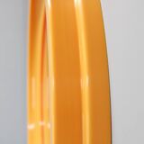 Miroir rond italien des années 1970 de la marque Salc, avec cadre en plastique jaune orangé.