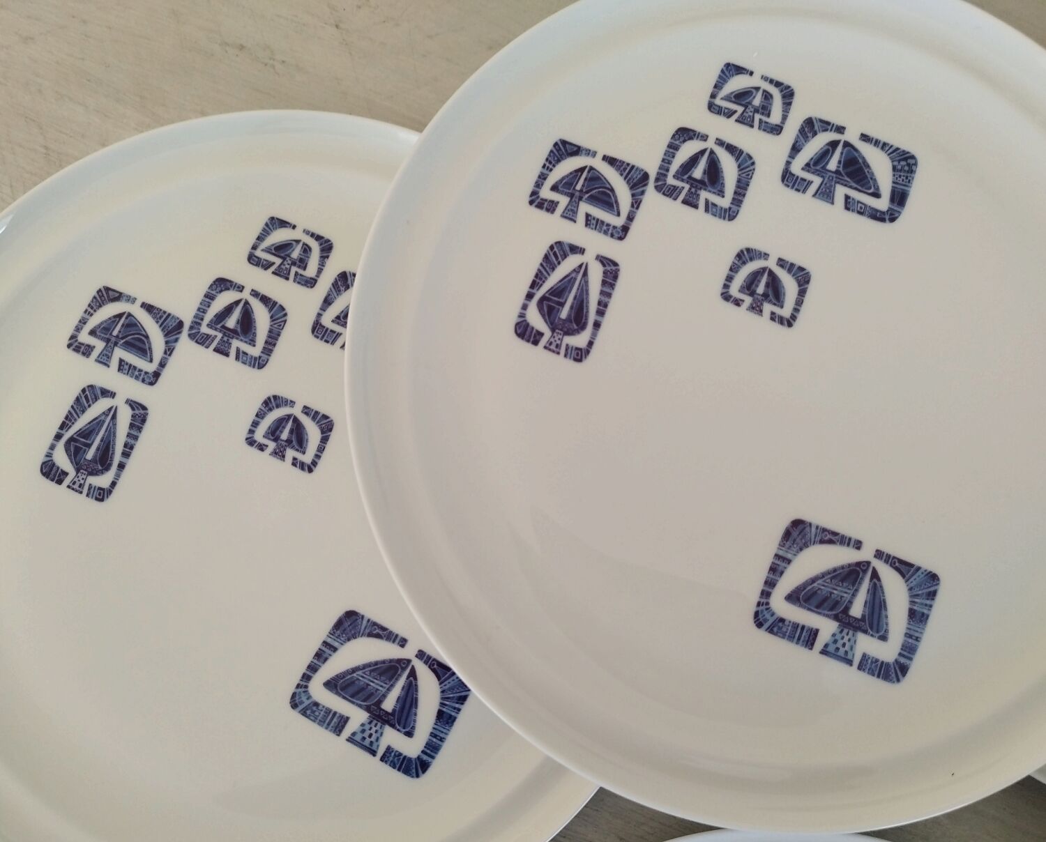 Flat plates in Paris porcelain decor Lima