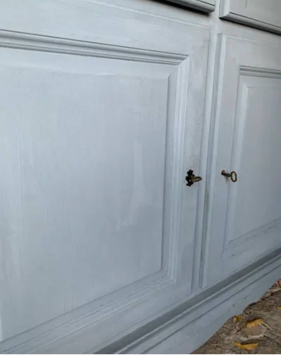 Robust country sideboard with country charm with marble handles in gray and white chalk
