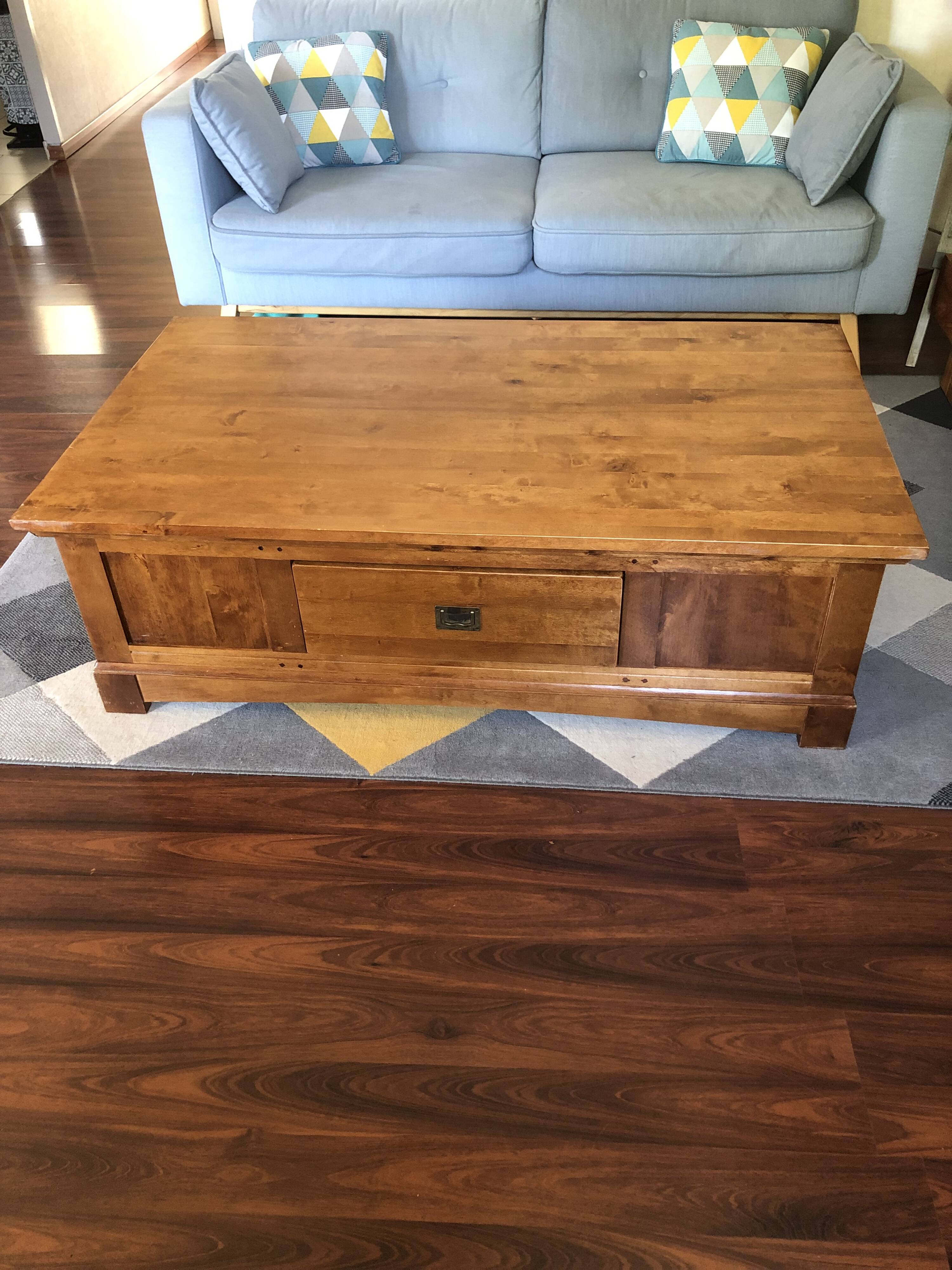 Grande table basse en merisier