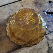 Coupe en verre ambré – design torsadé vintage