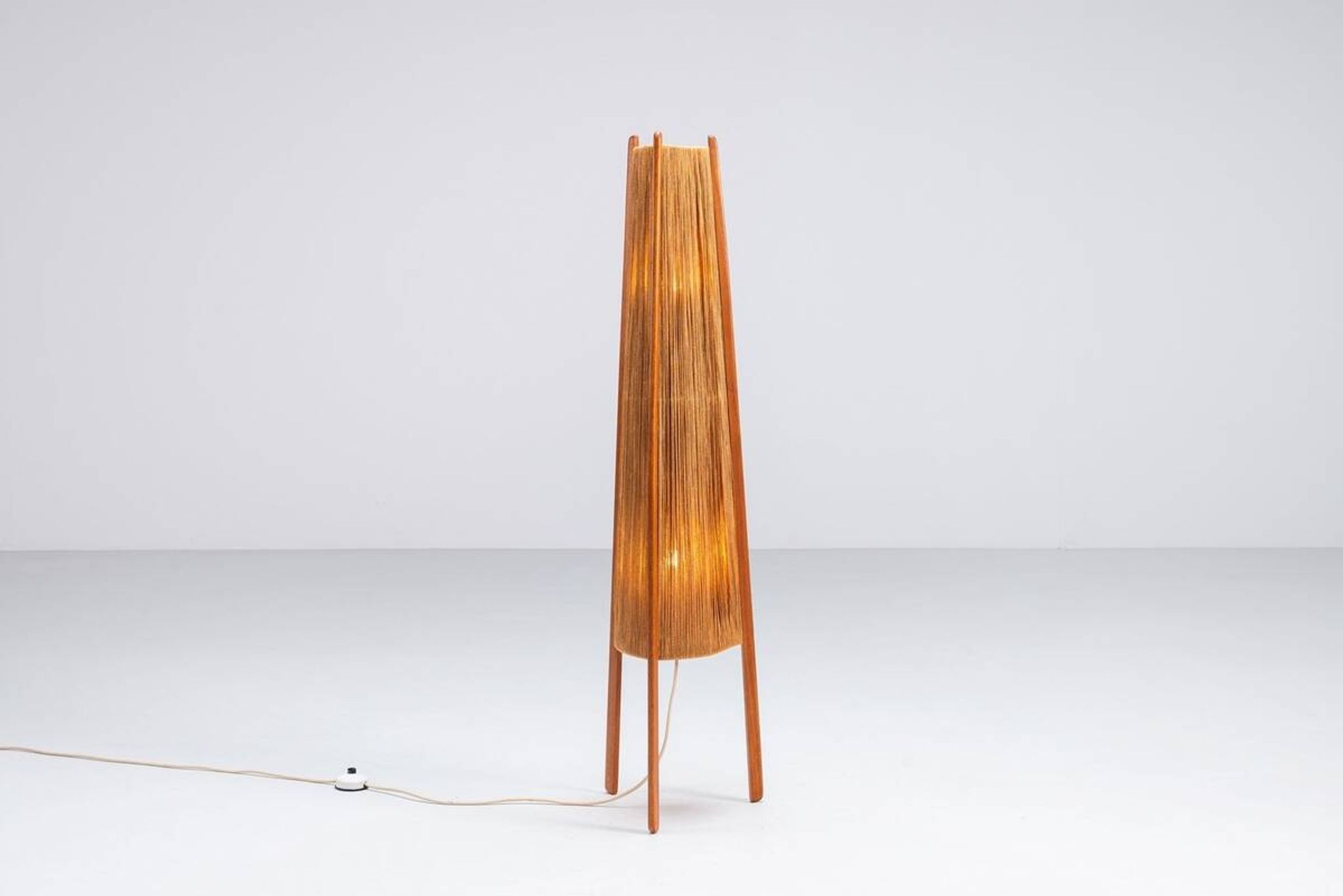 Temde tripod floor lamp in sisal and teak, Switzerland, 1960