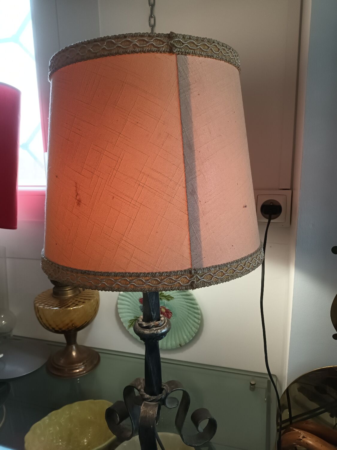 Wrought iron lamp to pose