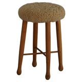 Tabouret sculptural danois du milieu du siècle moderne avec siège en laine d'agneau, années 1960