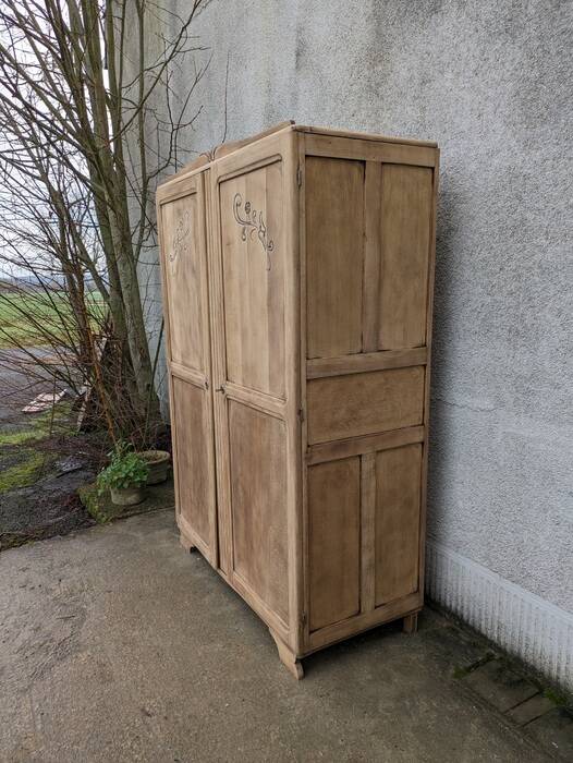 Wardrobe, removable wardrobe
