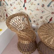 Table et deux fauteuils pour enfants en osier