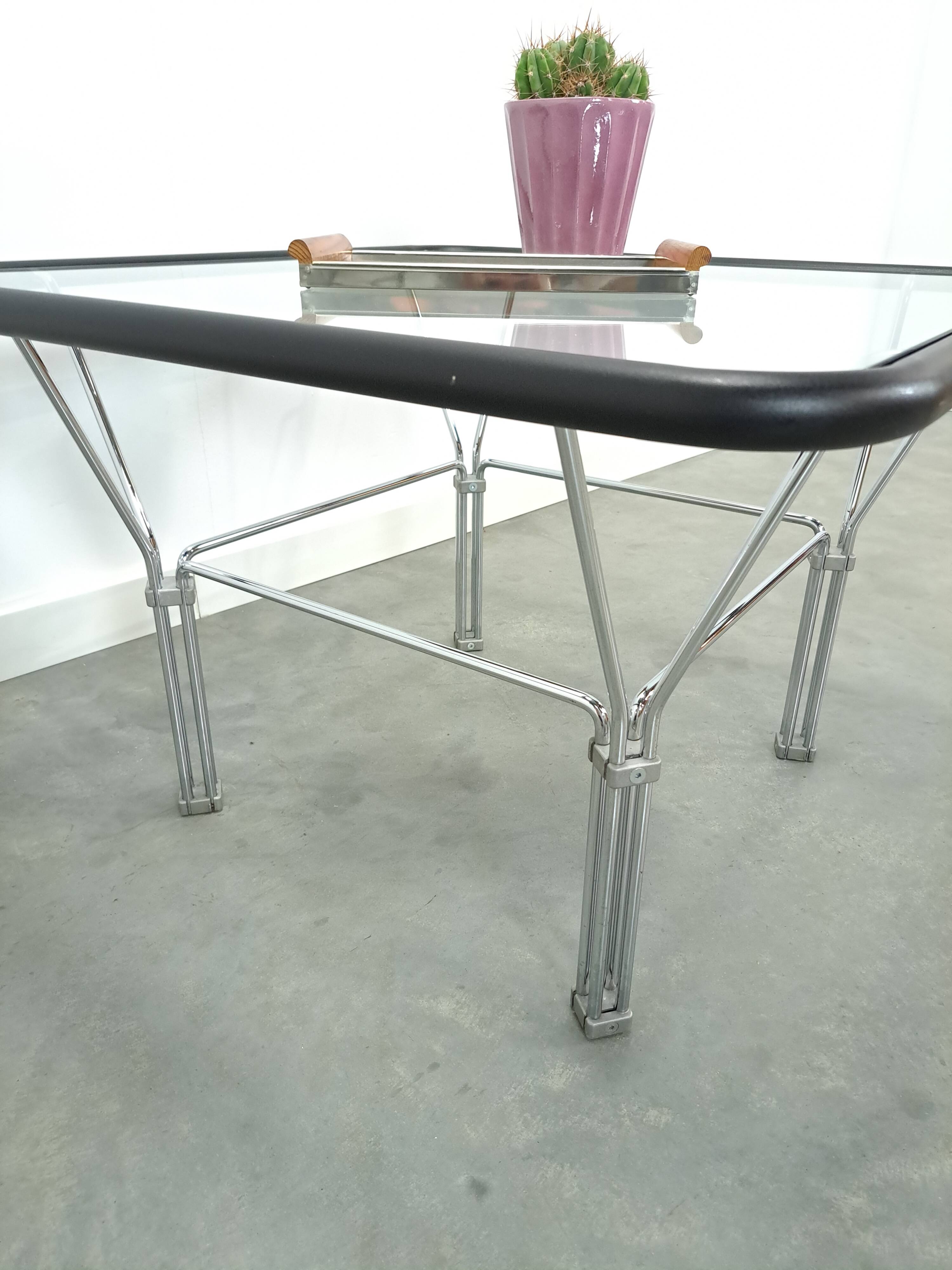 Glazen jaren 70 salontafel met chromen onderstel vintage
