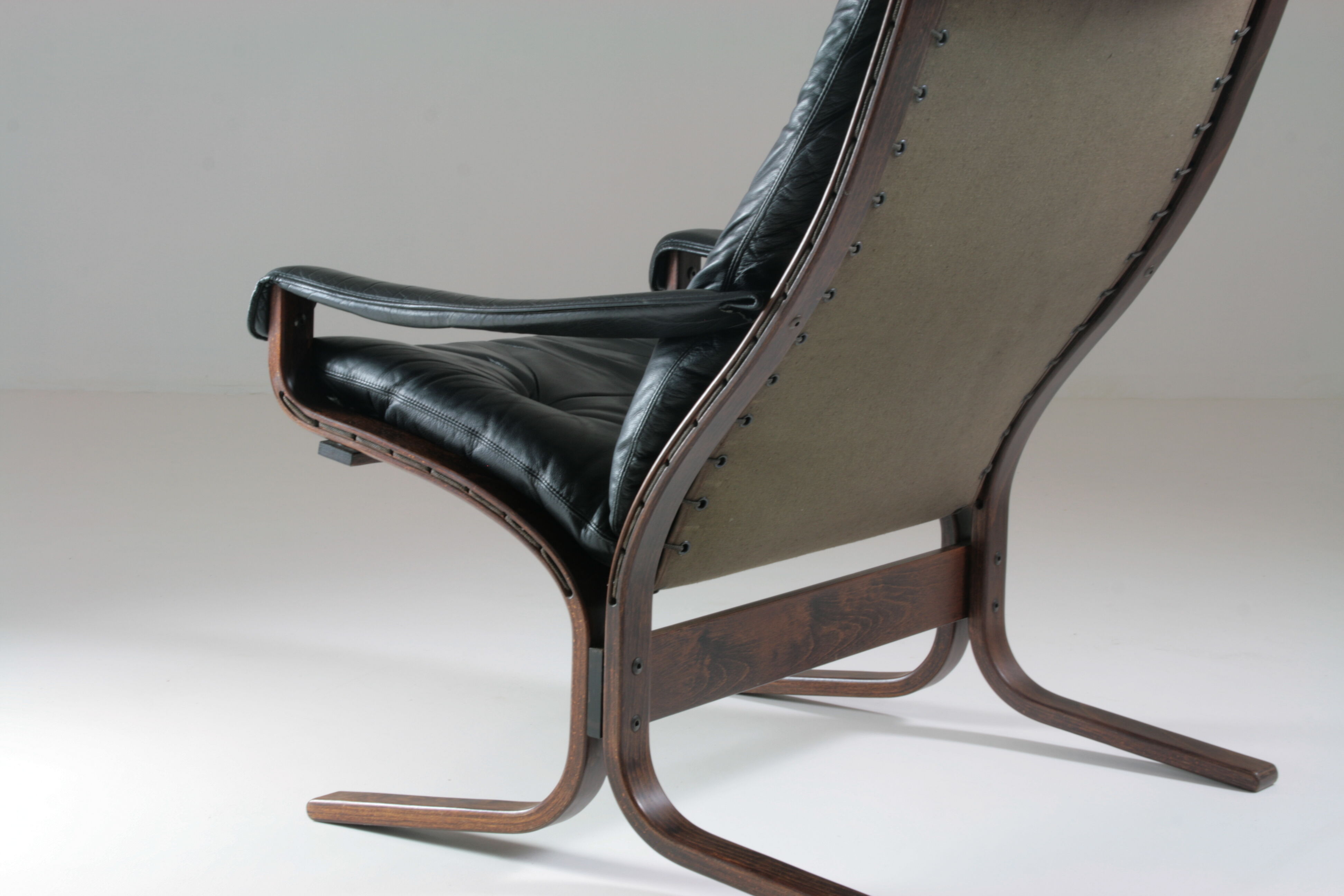 Vintage leather Siesta armchair with armrests by Ingmar Relling, Norway 1970
