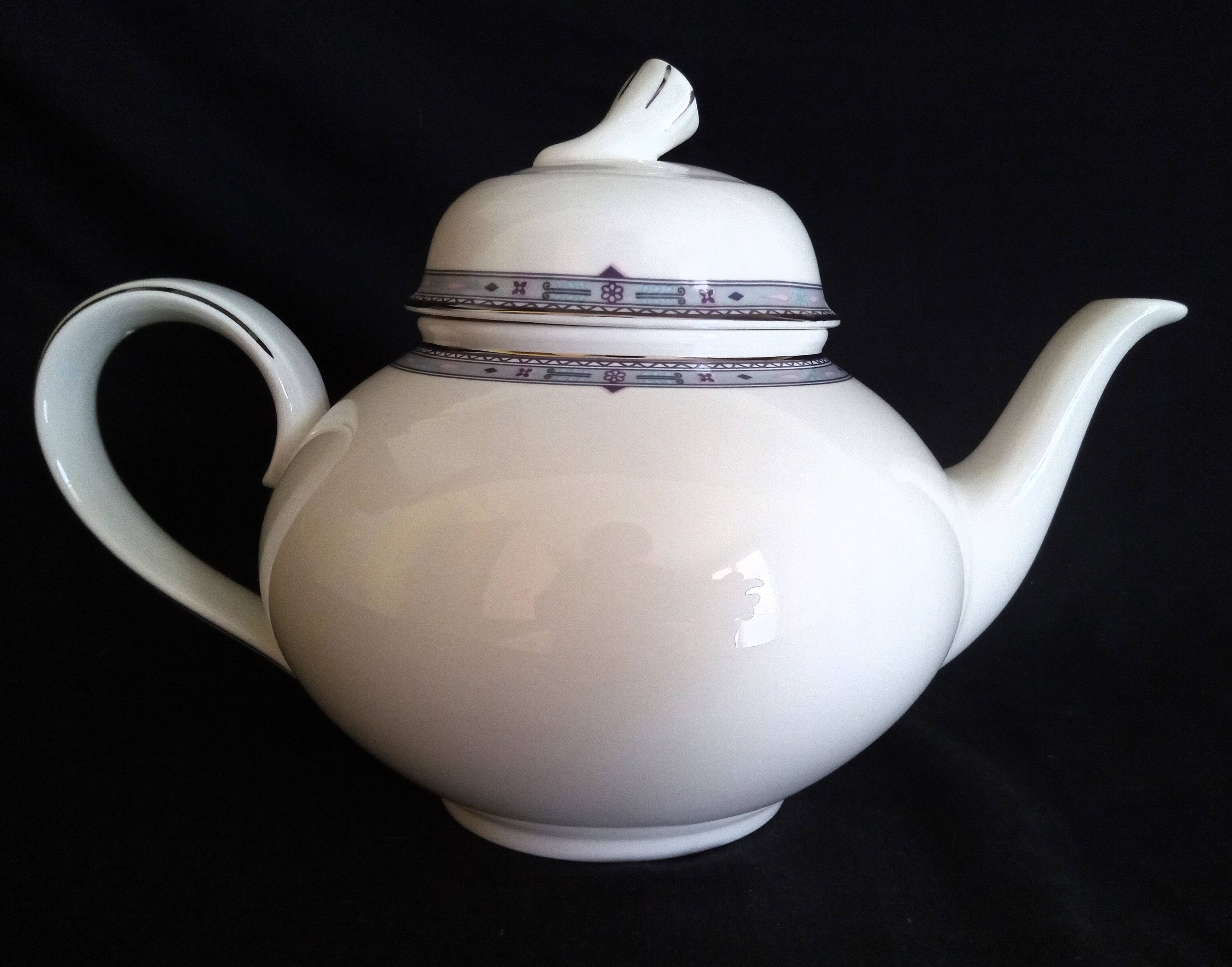 Coffee/tea service for 12 people in fine English porcelain, MAYA pattern