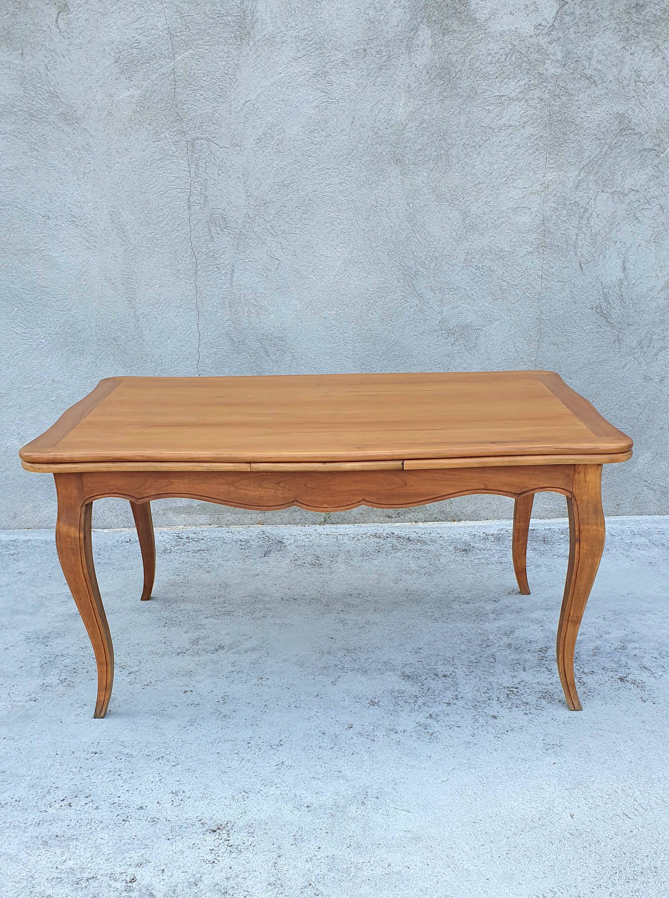 Extendable table