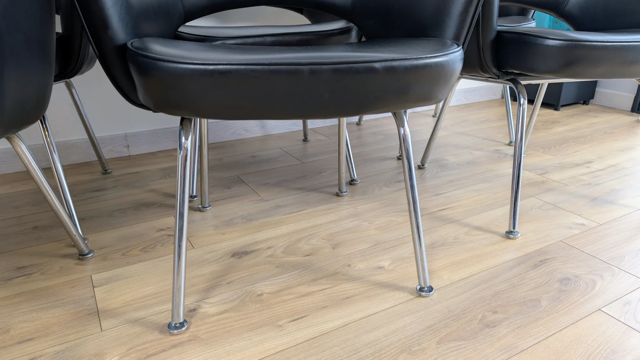 Set of 6 "Conference" chairs by Eero Saarinen for Knoll International