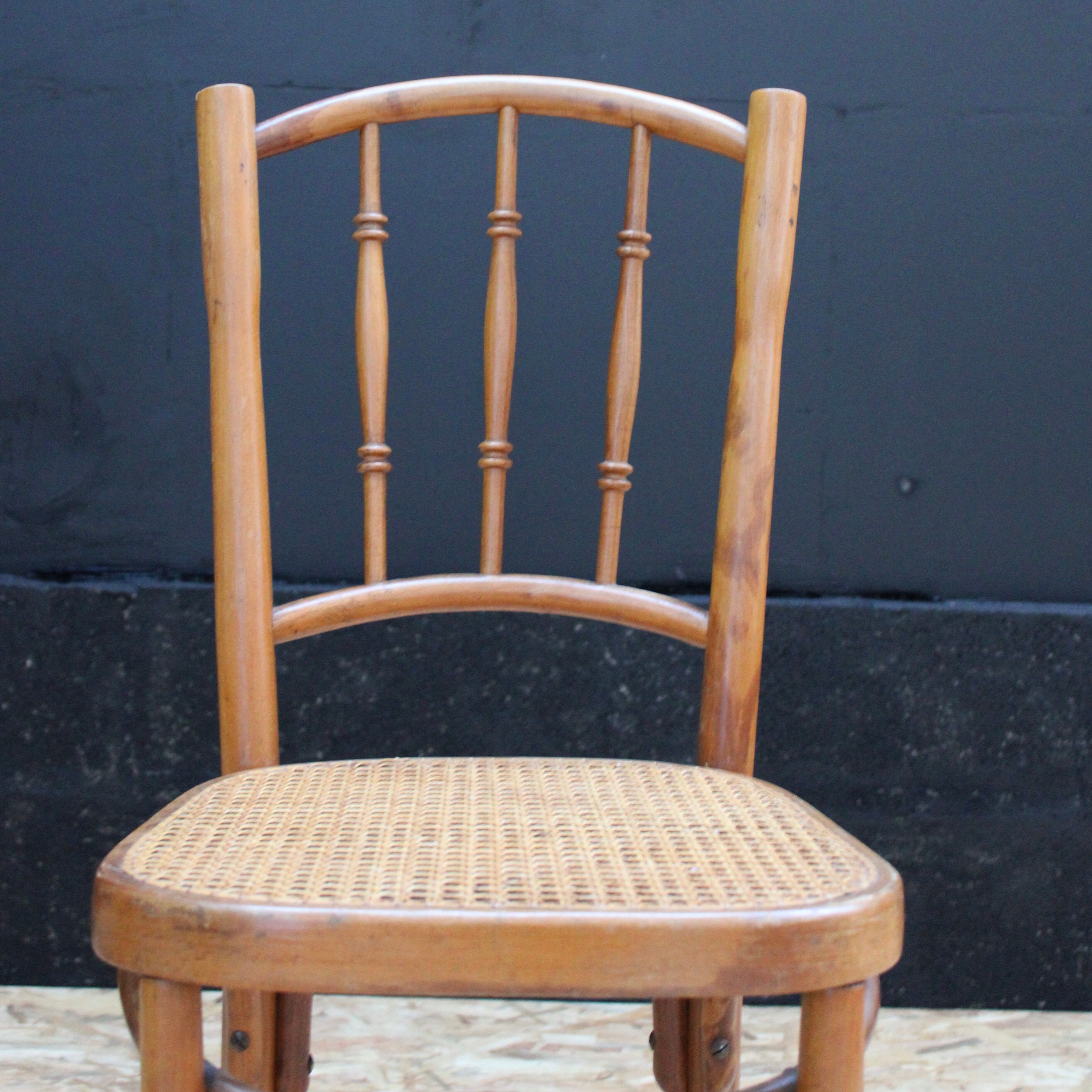 Canned chair