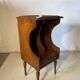 Meuble porte-revues vintage en bois – ligne galbée et pieds fuselés