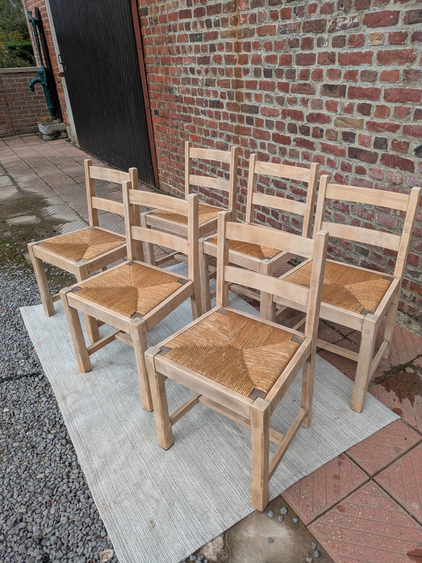 Set of 6 straw chairs