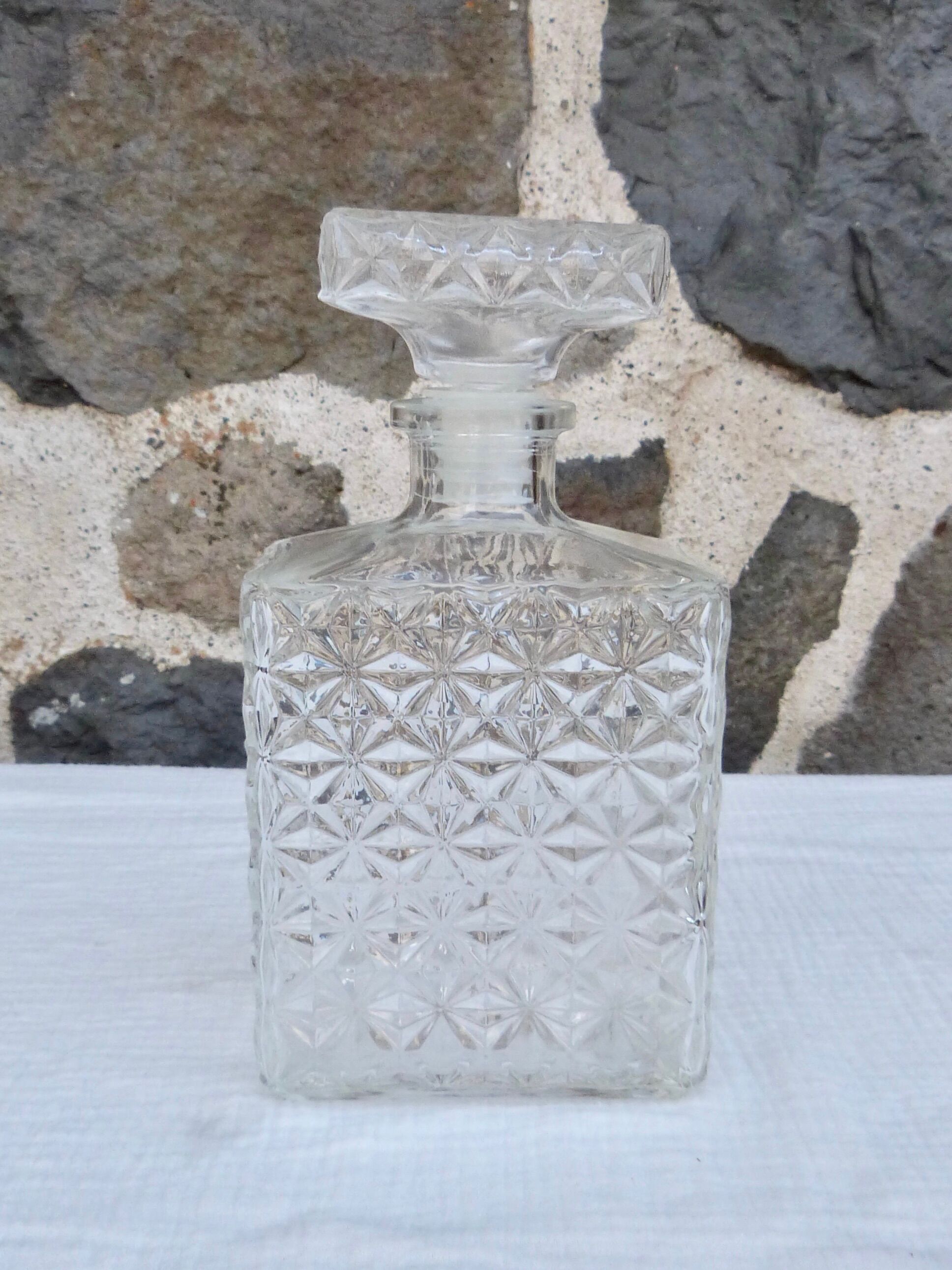 Glass whisky decanter