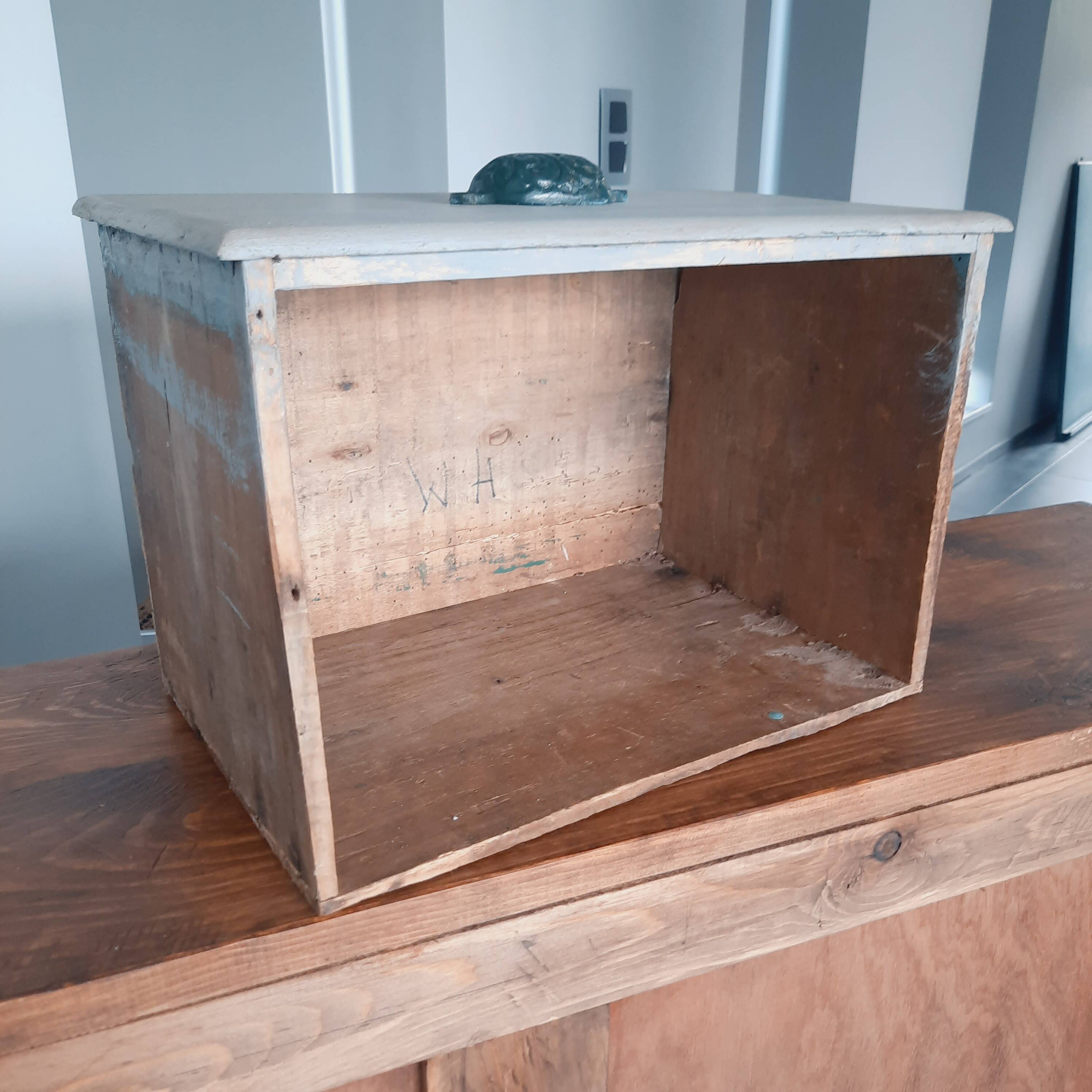 6-drawer craft cabinet with shell handles