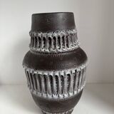 Set of 19 decorative items