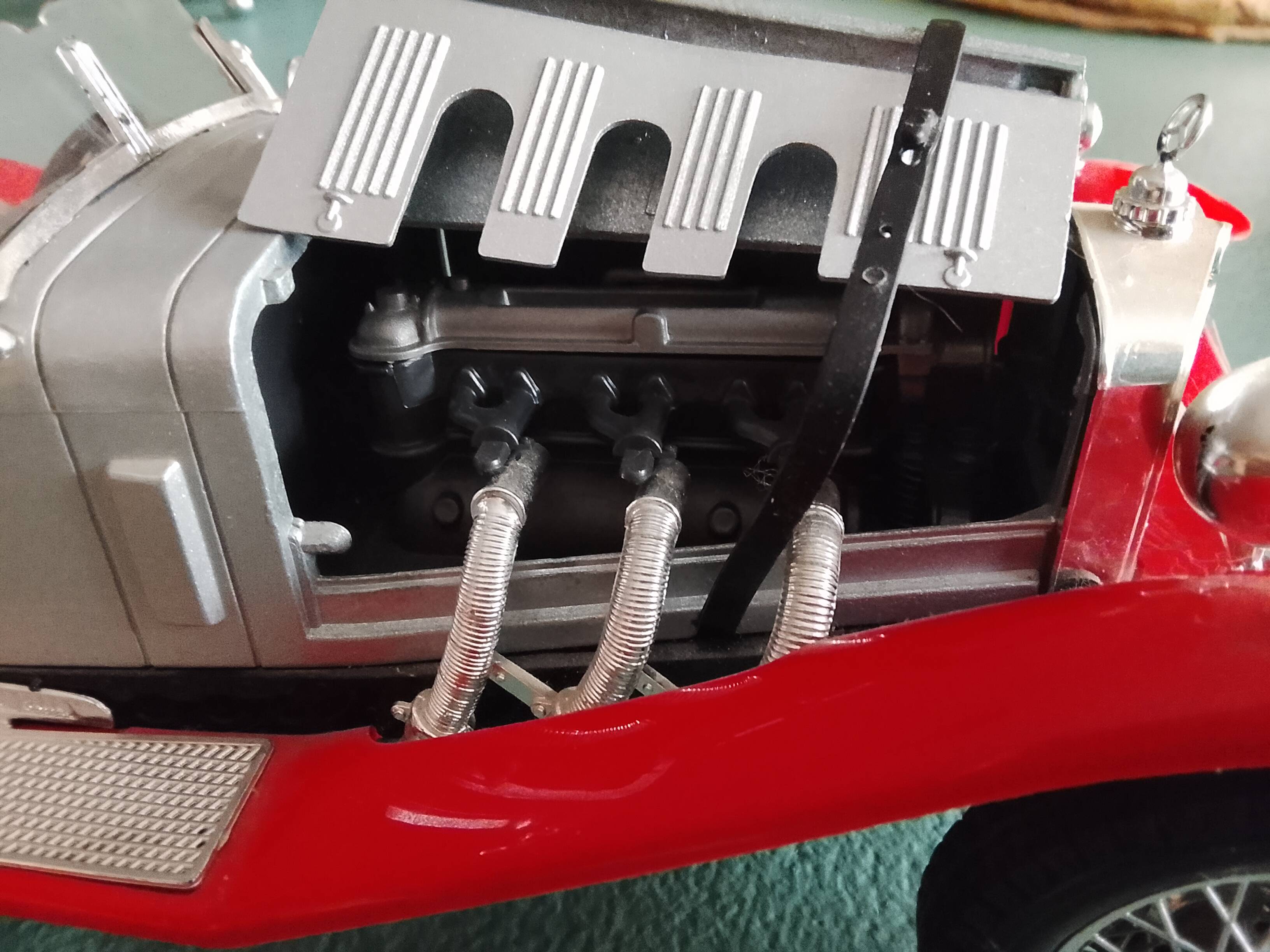Miniature Mercedes-Benz in 1/18 scale