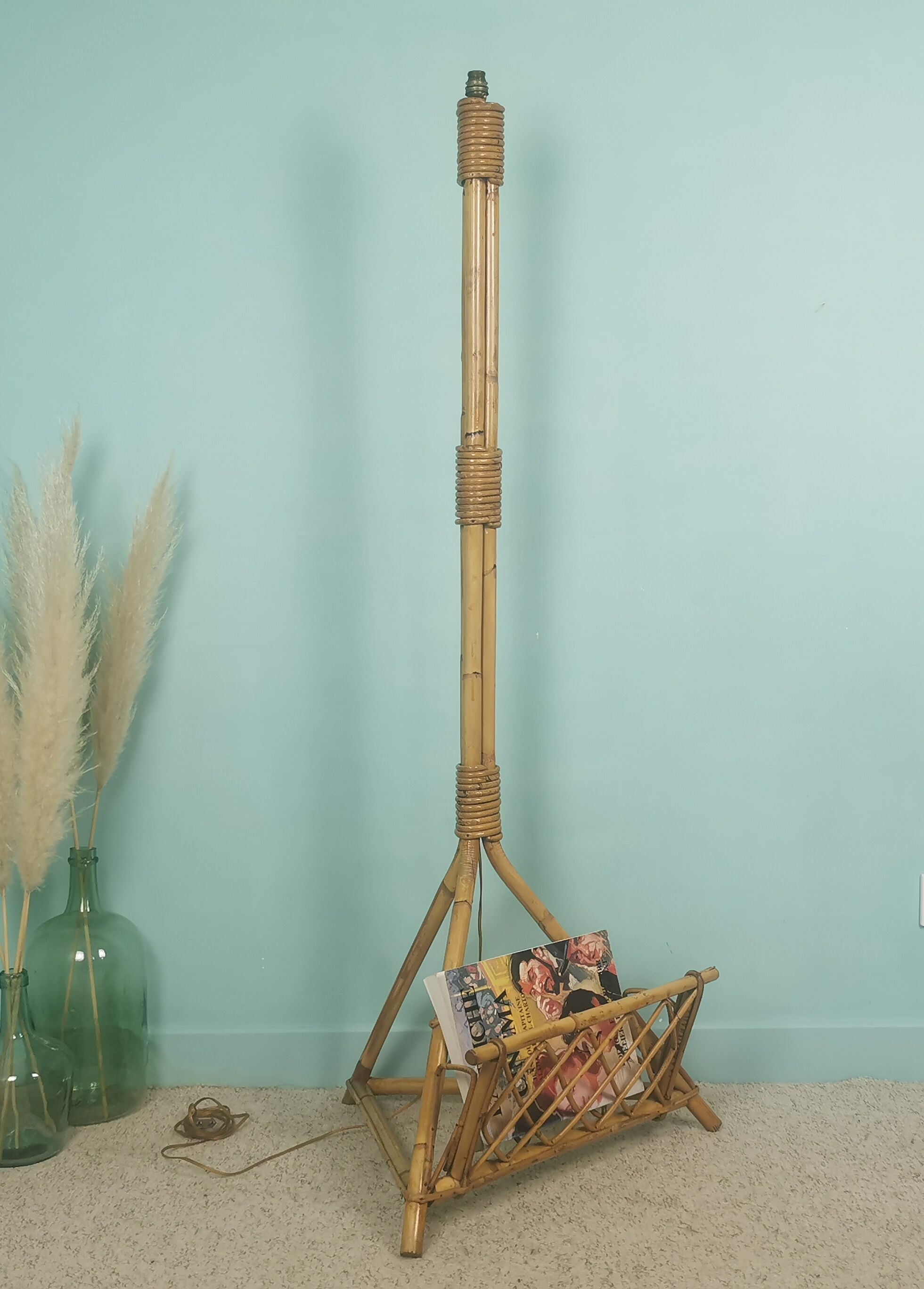Rattan magazine lamp