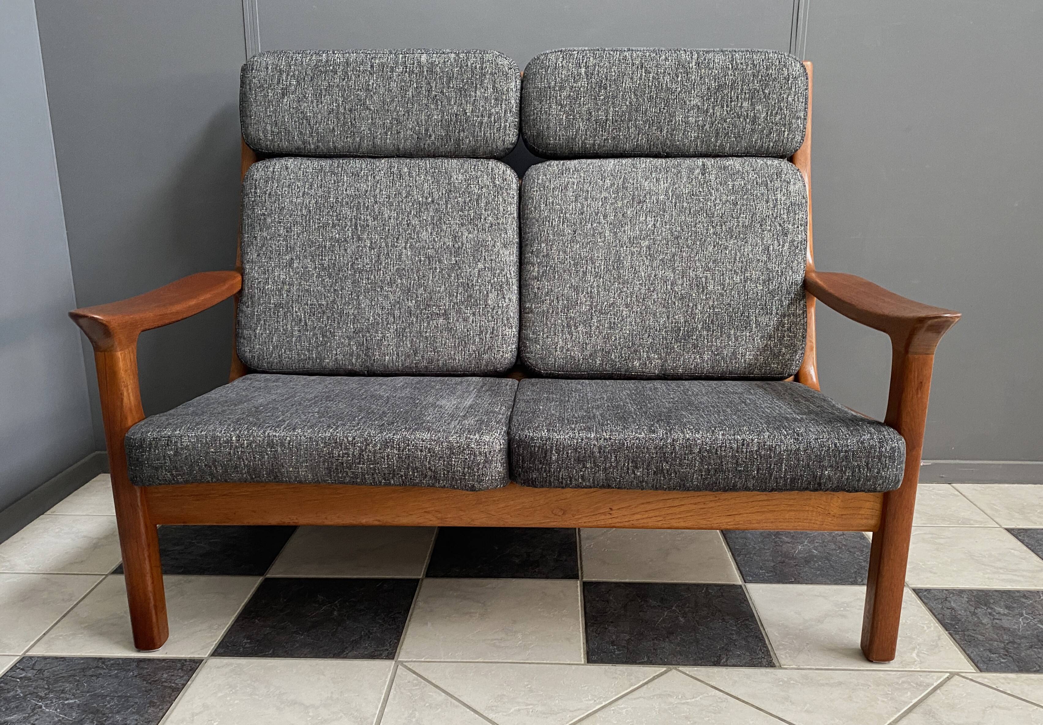 Teak 2 seat sofa by Juul Kristensen for Glostrup Denmark