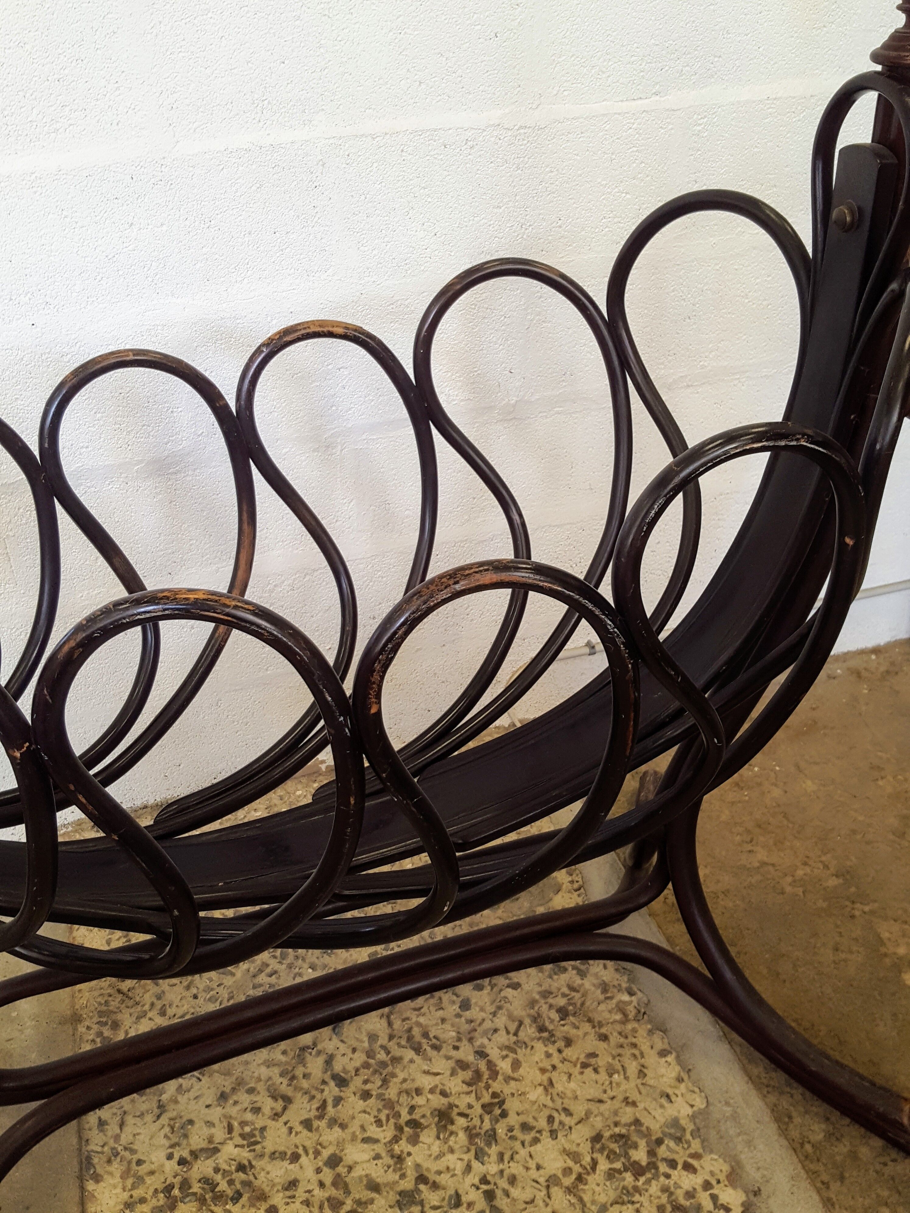 Curved wooden cradle