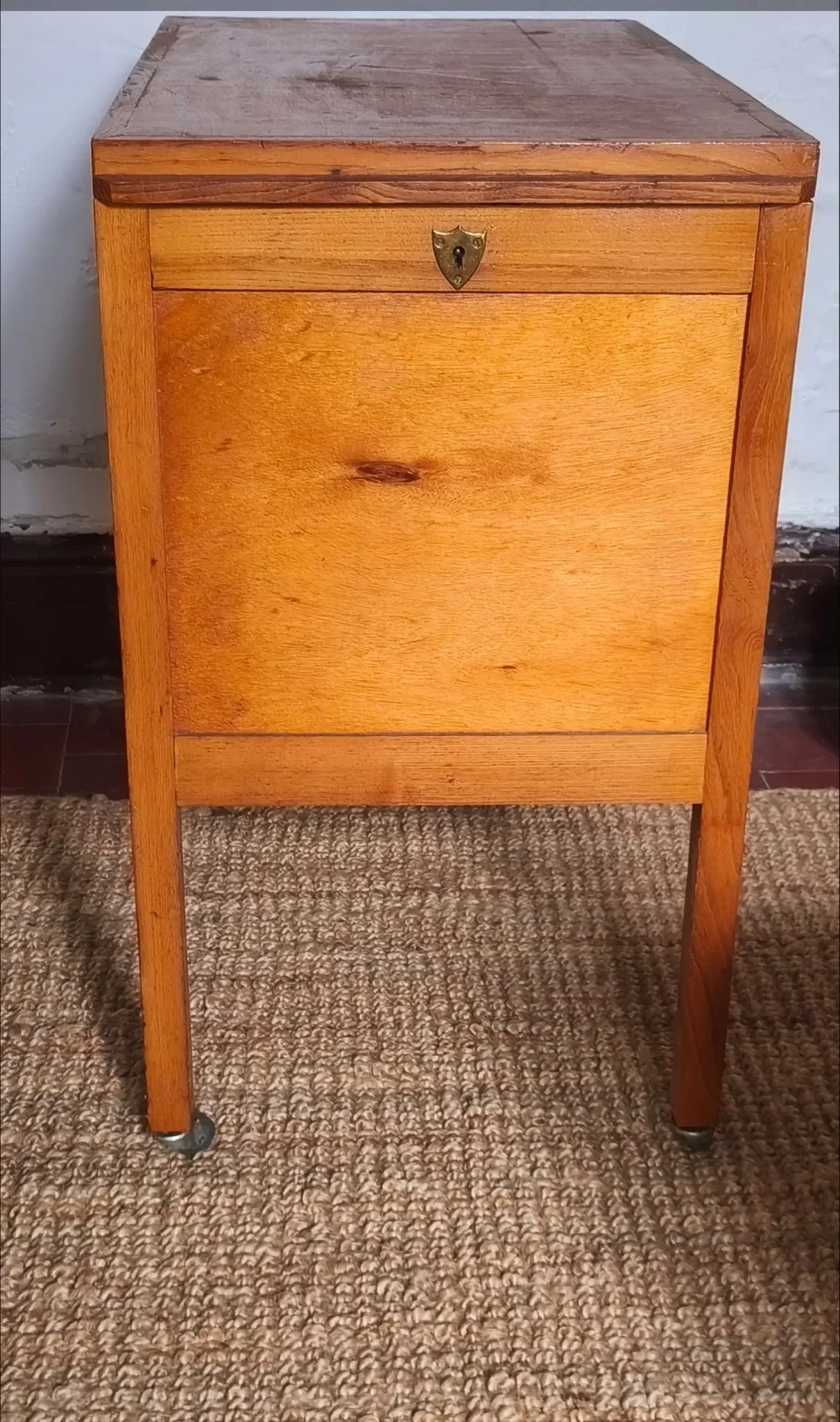 Office furniture, filing cabinet, mobile pedestal.