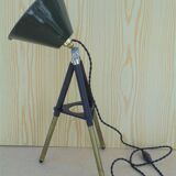 Tripod lamp with adjustable height